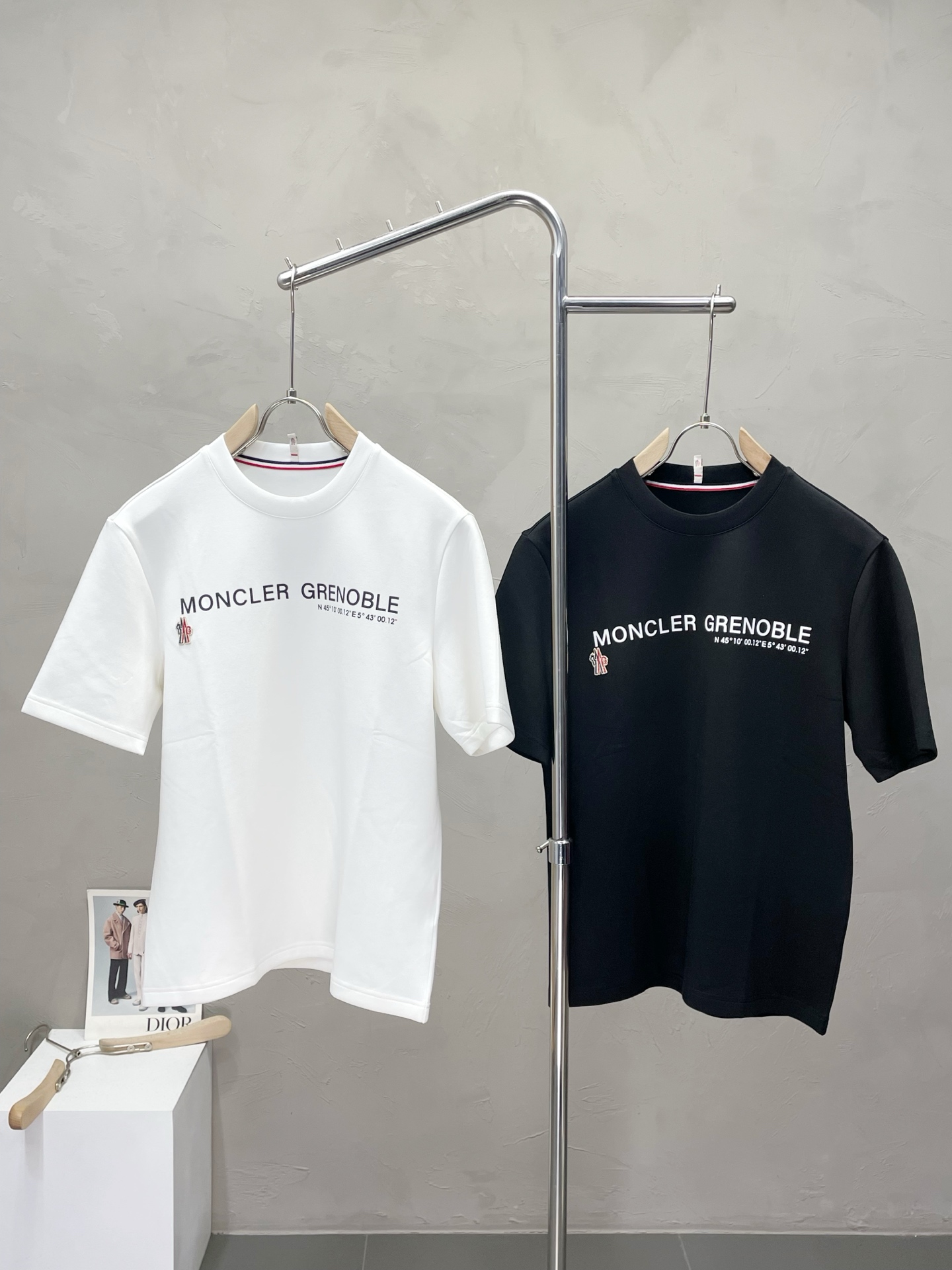 NO:530251,.Moncler mask exclusively provides new original single men's casual short sleeves, high-end customization, high-end version, fashionable and versatile imported fabric, super soft and delicate, skin-friendly and comfortable to wear, high-end boutique, OEM, fine production, very good for the upper body, men's essential items, three standards, M-3XL,, Moncler, T-shirt, alexander wang19860909.Moncler蒙口独家专供新款原单男士休闲短袖 高端定制 高端版本 时尚百搭爆款进口面料 手感超柔软细腻 穿着亲肤舒适 高端精品 代工厂精细做上身非常赞 男士必备单品 三标齐全 码数M-3XL,,Moncler,T-shirt,alexander wang,Men's clothing