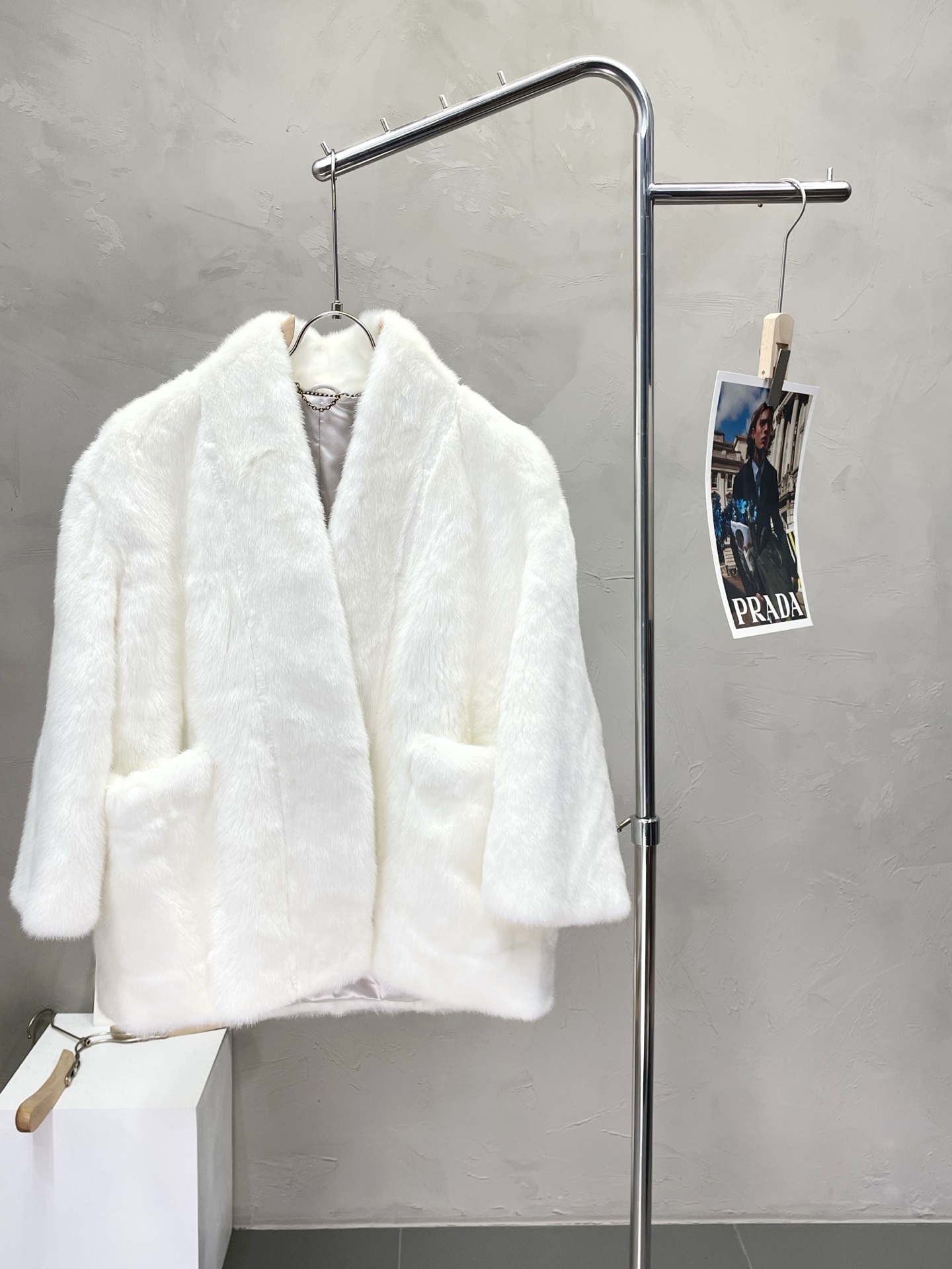 NO:529436,. (This model can only be changed in code) Leather jacket - Louis Vuitton exclusively supplies new V-neck kimono mink leather jacket imported mink leather fabric. The quality is even more picky and quality control can be purchased directly, and it is not to be mistaken for high-end products! Through the detailed pictures, you can feel its powerful aura, and the warm-concentration effect is significant, so you don’t have to worry about the chill at all! It is both fashionable and functional, and the whole style looks more luxurious and elegant! Size M-3XL, louis vuitton,louis vuitton,leather jacket,alexander wang19860909.（此款只能换码）皮衣-Louis Vuitton路易威登独家专供新款V领和服式水貂皮衣 进口水貂皮面料 品质更是无法挑剔品控可以直接入手,不容过错的高端臻品！通过细节图片便可感受到它强悍的气场,聚温保暖效果显著,完全不用担心会有一点寒意！时尚与功能性兼备,整款显得更加的奢华大气！ 尺码M-3XL,,louis vuitton,louis vuitton,leather jacket,alexander wang,Men's clothing