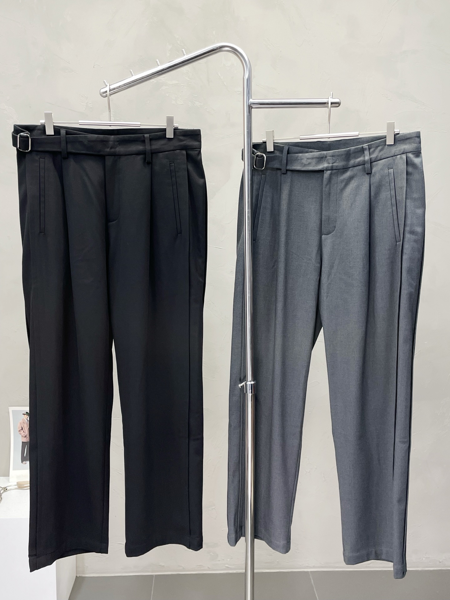 NO:530242,.Dior exclusively offers new original single men's casual pants, high-end customization, high-end version, fashionable and versatile imported fabric, super soft and delicate, skin-friendly and comfortable to wear, high-end boutique, OEM, fine-made top body, very good, men's essential items, three standards, 30-38,,dior,dior,alexander wang19860909.Dior迪奥独家专供新款原单男士休闲裤 高端定制 高端版本 时尚百搭爆款进口面料 手感超柔软细腻 穿着亲肤舒适 高端精品 代工厂精细做上身非常赞 男士必备单品 三标齐全 码数30-38,,dior,dior,alexander wang,Men's clothing