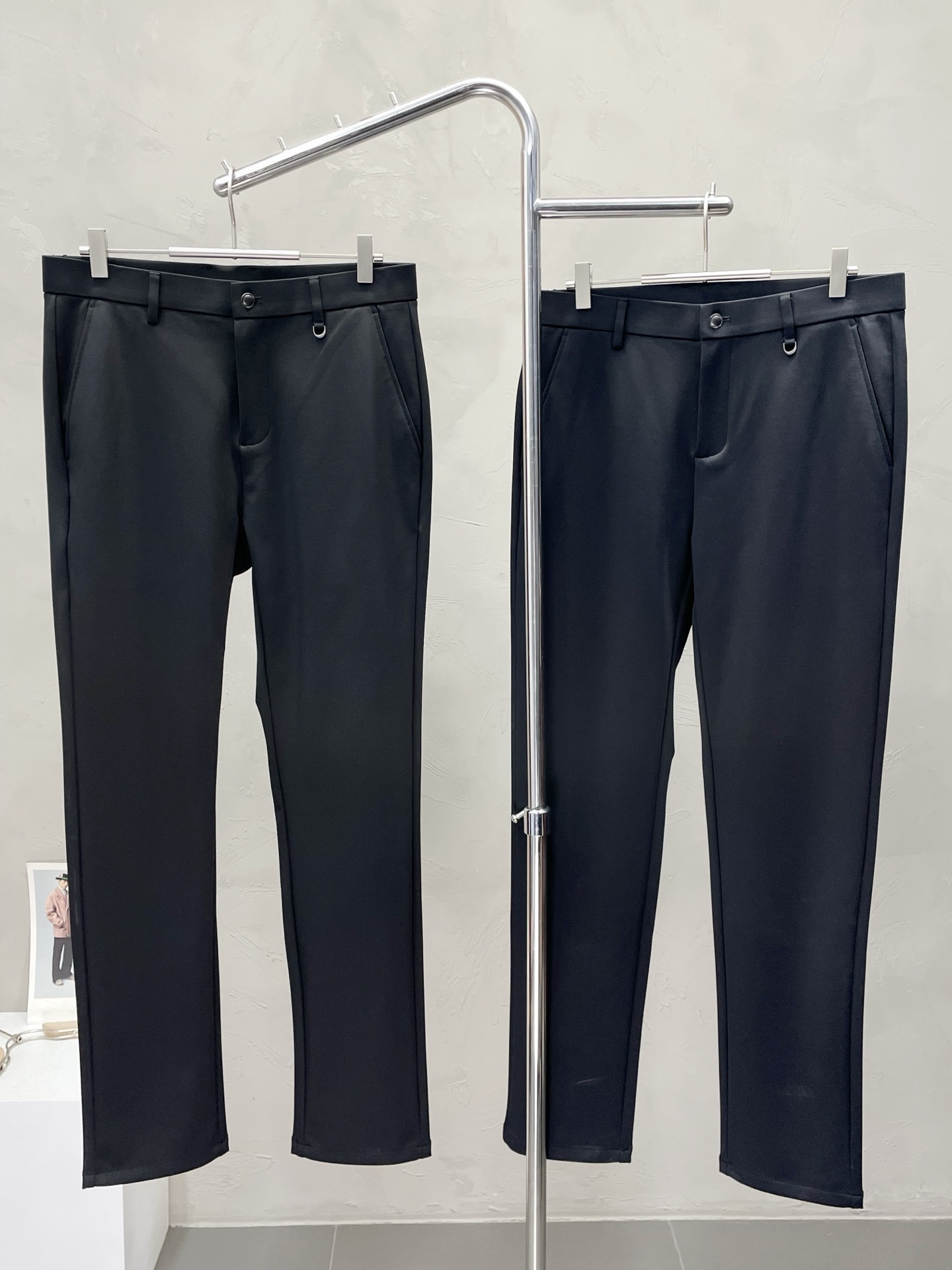 NO:530244,.Miumiu Miu Miu exclusively offers new original single men's casual pants, high-end customization, high-end version, fashionable and versatile imported fabric, super soft and delicate, skin-friendly and comfortable to wear, high-end boutique, OEM factory made the top body very good, men's essential items, three standards, 30-38,,miumiu,alexander wang19860909.Miumiu谬谬独家专供新款原单男士休闲裤 高端定制 高端版本 时尚百搭爆款进口面料 手感超柔软细腻 穿着亲肤舒适 高端精品 代工厂精细做上身非常赞 男士必备单品 三标齐全 码数30-38,,miumiu,alexander wang,Men's clothing