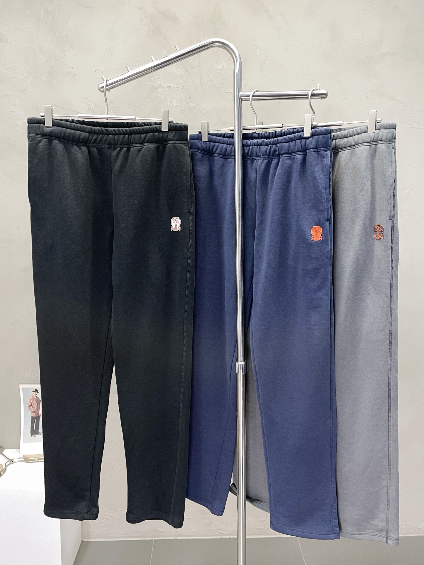 NO:530256,.BC-Brunello Cucineli exclusively for new casual pants high-end version!  Customized fabrics for counters are breathable and comfortable, with impeccable details, and the brand element design concept reflects high quality. The feel is delicate and soft!  It is casually cut, with a great upper body style!  Number of codes: M-4XL, brunello cucinelli, alexander wang19860909.BC-Brunello Cucineli 布鲁内洛·库奇内利独家专供新款 休闲裤 高端版本！专柜定制面料 透气舒适度高,细节无可挑剔,品牌元素设计理念,体现高品质.手感细腻柔软！呈现休闲裁剪,上身版型超赞！码数: M-4XL,,brunello cucinelli,alexander wang,Men's clothing