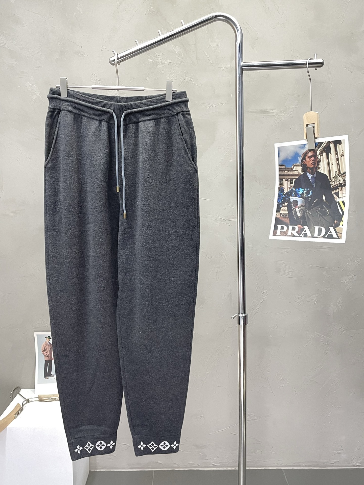 NO:530259,.Louis Vuitton exclusively offers new original single men's casual pants, high-end customization, high-end version, fashionable and versatile imported fabric, super soft and delicate, skin-friendly and comfortable, warm and comfortable, high-end boutique, OEM, fine-made, very good for the upper body, men's essential items, complete three standards, S-2XL,,louis vuitton,louis vuitton,alexander wang19860909.Louis Vuitton路易威登独家专供新款原单男士休闲裤 高端定制 高端版本 时尚百搭爆款进口面料 手感超柔软细腻 穿着亲肤舒适 保暖舒适 高端精品 代工厂精细做上身非常赞 男士必备单品 三标齐全 码数S-2XL,,louis vuitton,louis vuitton,alexander wang,Men's clothing