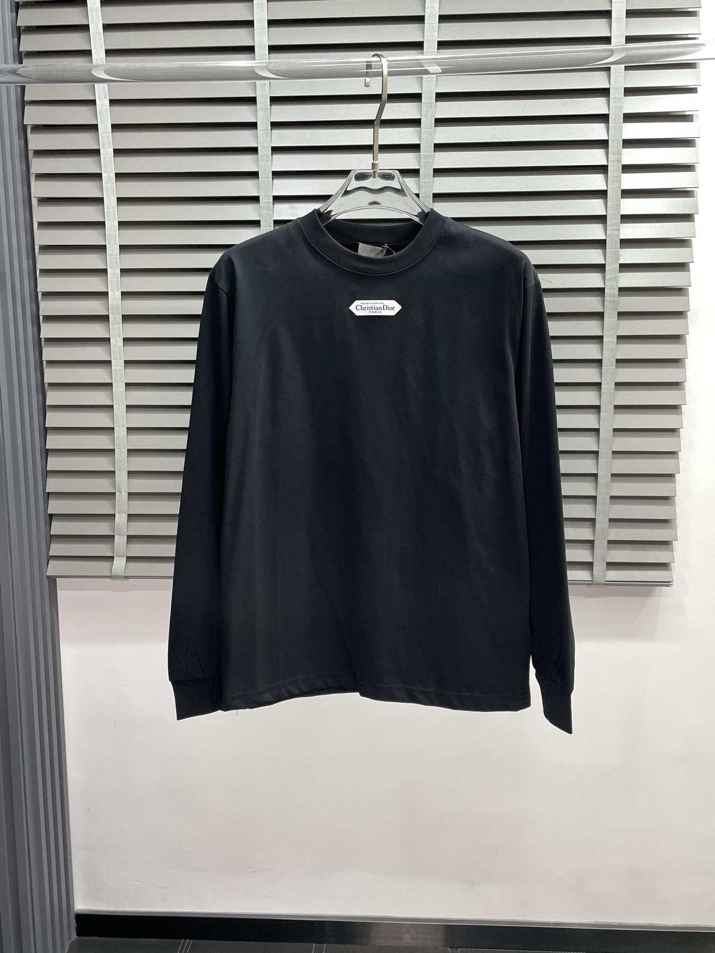 NO:530276,.Dior exclusively offers the latest fashionable long-sleeved jackets with a classic design and superb appearance. The quality is even more unscrupulous. You can buy it directly. You can't get it wrong! Through the detailed pictures, you can feel its powerful aura, and the warm-concentration effect is significant, so you don’t have to worry about the chill at all! It is both fashionable and functional, and the whole style looks more luxurious and elegant! Size S-XL, Dior, Dior, Jackets & coats, Alexander wang19860909.Dior迪奥独家专供最新时尚长袖 经典设计感与颜值爆棚的外套,品质更是无法挑剔品控可以直接入手,不容过错的高端臻品！通过细节图片便可感受到它强悍的气场,聚温保暖效果显著,完全不用担心会有一点寒意！时尚与功能性兼备,整款显得更加的奢华大气！ 尺码S-XL,,dior,dior,jackets & coats,alexander wang,Men's clothing