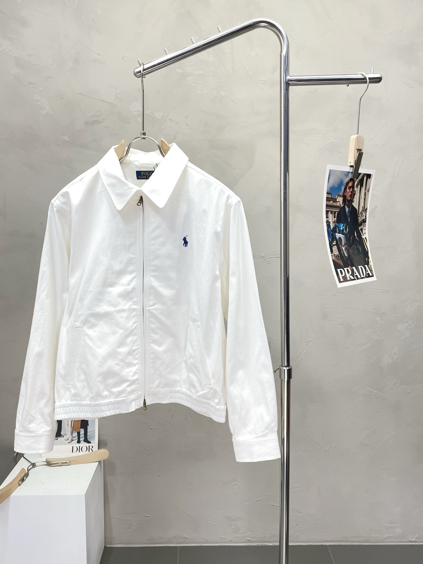 NO:523840,.Ralph Lauren exclusively offers the latest fashionable jackets. A jacket with a classic design and great appearance. The quality is even more unscrupulous. You can buy it directly. You can't get it right! Through the detailed pictures, you can feel its powerful aura, and the warm-concentration effect is significant, so you don’t have to worry about the chill at all! It is both fashionable and functional, and the whole style looks more luxurious and elegant! Size S-XL, loro piana, jackets & coats, jackets & coats, alexander wang19860909.Ralph Lauren拉夫劳伦独家专供最新时尚夹克 经典设计感与颜值爆棚的外套,品质更是无法挑剔品控可以直接入手,不容过错的高端臻品！通过细节图片便可感受到它强悍的气场,聚温保暖效果显著,完全不用担心会有一点寒意！时尚与功能性兼备,整款显得更加的奢华大气！ 尺码S-XL,,loro piana,jackets & coats,jackets & coats,alexander wang,Men's clothing