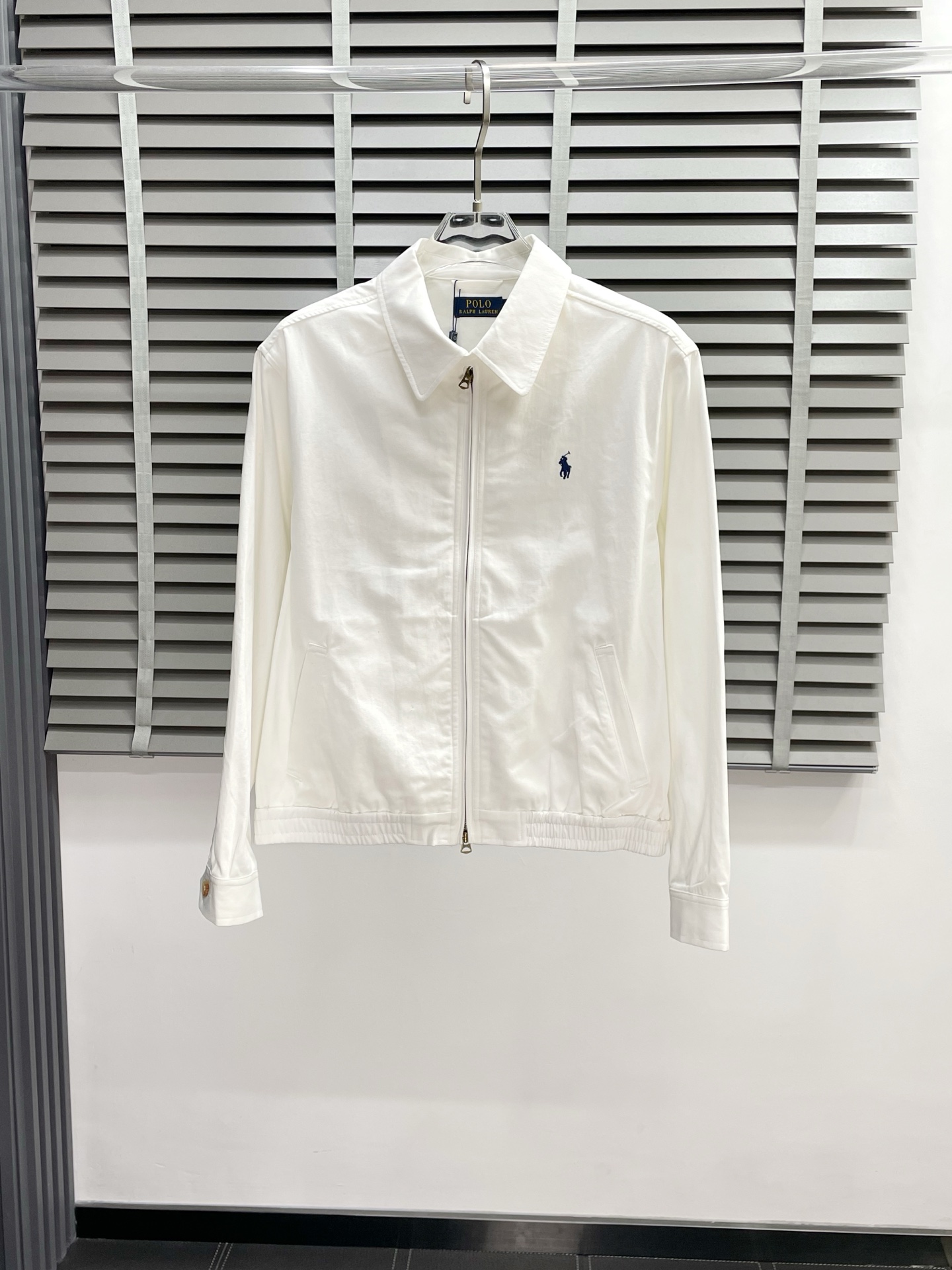 NO:524869,.Ralph Lauren exclusively offers the latest fashionable jackets. A jacket with a classic design and great appearance. The quality is even more unscrupulous. You can buy it directly. You can't get it right! Through the detailed pictures, you can feel its powerful aura, and the warm-concentration effect is significant, so you don’t have to worry about the chill at all! It is both fashionable and functional, and the whole style looks more luxurious and elegant! Size S-XL, loro piana, jackets & coats, jackets & coats, alexander wang19860909.Ralph Lauren拉夫劳伦独家专供最新时尚夹克 经典设计感与颜值爆棚的外套,品质更是无法挑剔品控可以直接入手,不容过错的高端臻品！通过细节图片便可感受到它强悍的气场,聚温保暖效果显著,完全不用担心会有一点寒意！时尚与功能性兼备,整款显得更加的奢华大气！ 尺码S-XL,,loro piana,jackets & coats,jackets & coats,alexander wang,Men's clothing