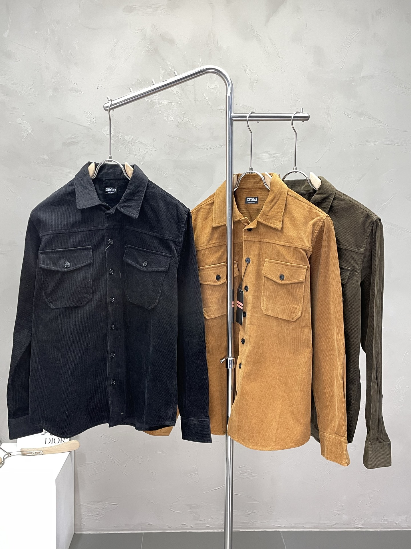 NO:523809,.ZEGNA exclusively offers new original single men's casual shirts, high-end customization, high-end version, fashionable and versatile imported fabrics, super soft and delicate, skin-friendly and comfortable to wear, warm and comfortable, high-end boutique, OEM, fine-made, very good for the upper body, men's essential items, complete three standards, S-XL,,zegna,shirts,alexander wang19860909.ZEGNA杰尼亚独家专供新款原单男士休闲衬衫 高端定制 高端版本 时尚百搭爆款进口面料 手感超柔软细腻 穿着亲肤舒适 保暖舒适 高端精品 代工厂精细做上身非常赞 男士必备单品 三标齐全 码数S-XL,,zegna,shirts,alexander wang,Men's clothing