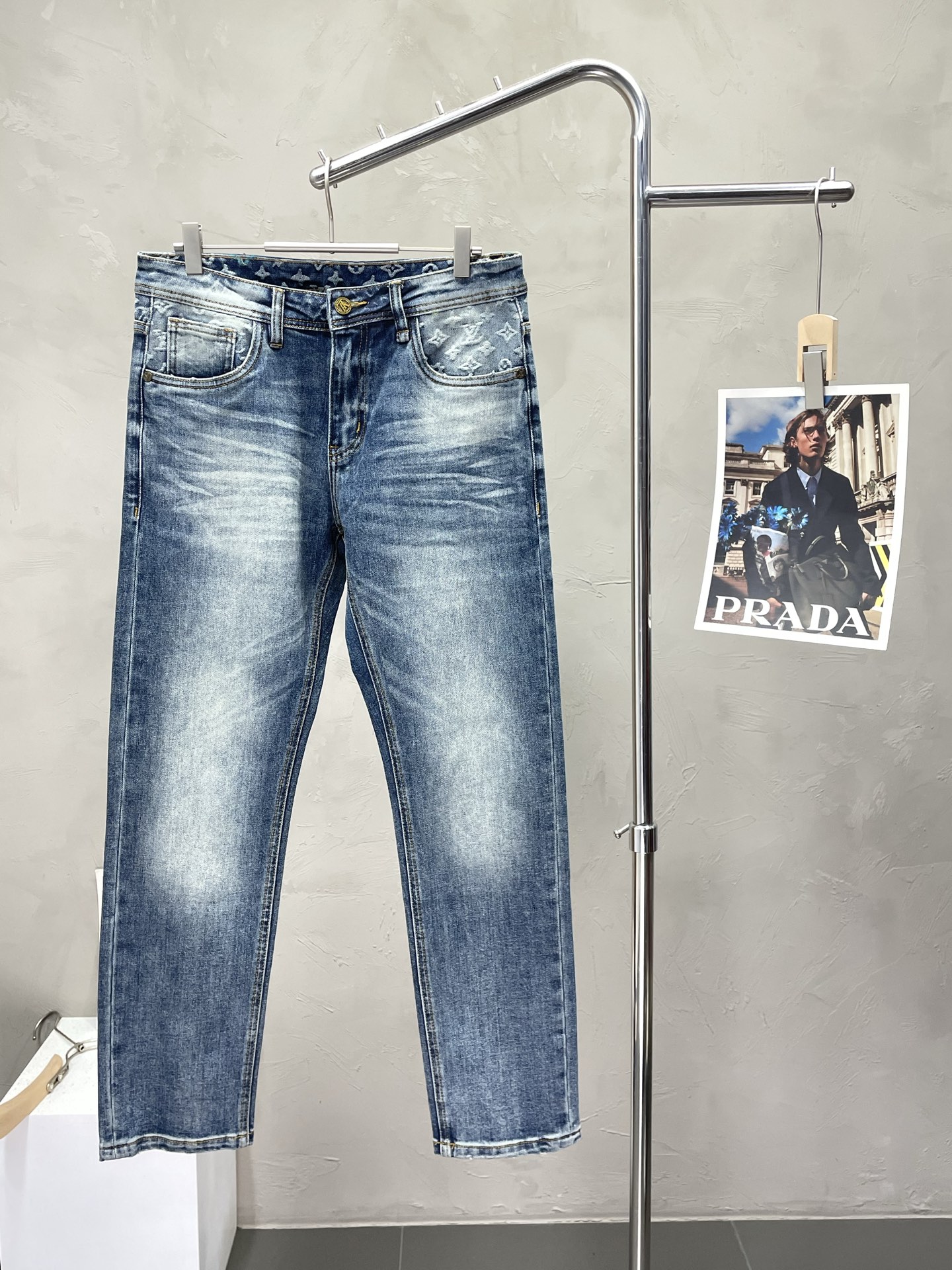 NO:529427,.Louis Vuitton exclusively for new jeans high-end version!  Customized fabrics for counters are breathable and comfortable, with impeccable details, and the brand element design concept reflects high quality. The feel is delicate and soft!  It is casually cut, with a great upper body style!  Number of codes: 30-38, louis vuitton,louis vuitton,jeans,alexander wang19860909.Louis Vuitton路易威登独家专供新款 牛仔裤高端版本！专柜定制面料 透气舒适度高,细节无可挑剔,品牌元素设计理念,体现高品质.手感细腻柔软！呈现休闲裁剪,上身版型超赞！码数: 30-38,,louis vuitton,louis vuitton,jeans,alexander wang,Men's clothing