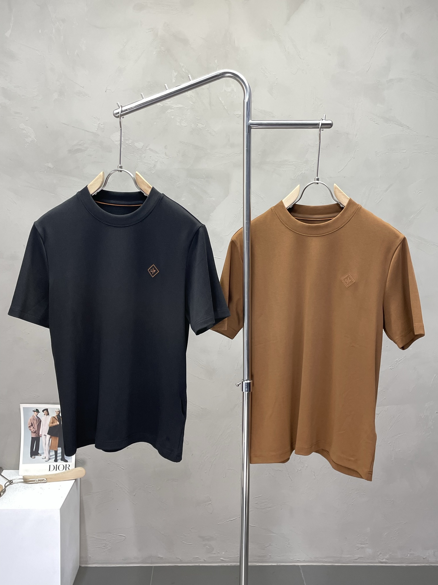 NO:529437,.LP-Loro Piana exclusively offers new original single men's casual short sleeves, high-end customization, high-end version, fashionable and versatile imported fabric, super soft and delicate, skin-friendly and comfortable to wear, high-end boutique, OEM, fine-made top body, very good, men's essential items, three standards, code M-4XL,,loro piga,loro piga,T-shirt,alexander wang19860909.LP-Loro Piana诺悠翩雅独家专供新款原单男士休闲短袖 高端定制 高端版本 时尚百搭爆款进口面料 手感超柔软细腻 穿着亲肤舒适 高端精品 代工厂精细做上身非常赞 男士必备单品 三标齐全 码数M-4XL,,loro piana,loro piana,T-shirt,alexander wang,Men's clothing