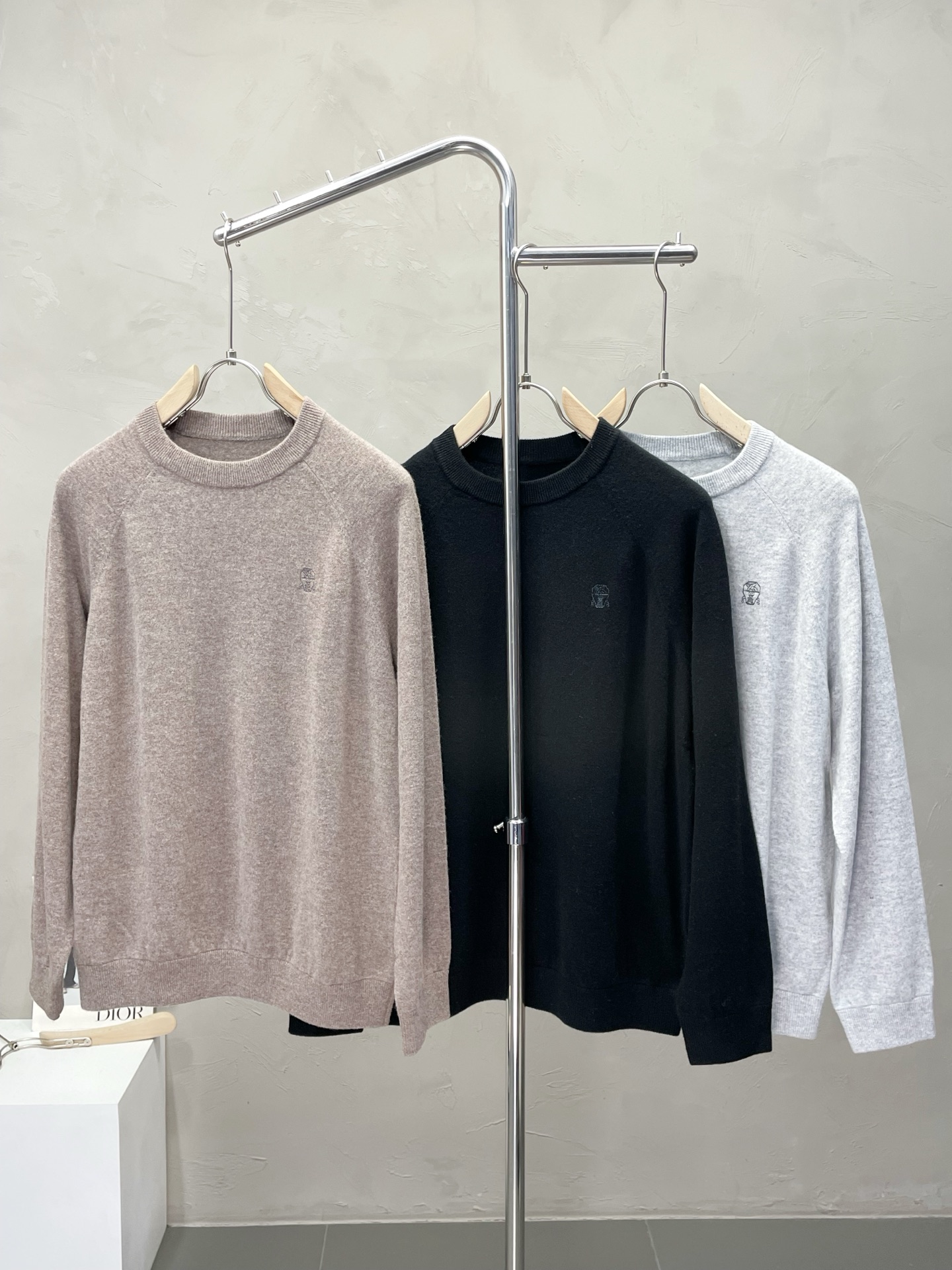 NO:523814,.BC-Brunello Cucineli Brunello Cucineli exclusively supplies new original single men's casual sweater High-end customization High-end version Fashionable and versatile imported fabrics Super soft and delicate touch, skin-friendly and comfortable to wear, warm and comfortable High-end boutique OEM factory fine-made top body very good Men's essential items, complete three standards, 48-54,,brunello cucinelli,sweaters,alexander wang19860909.BC-Brunello Cucineli 布鲁内洛·库奇内利独家专供新款原单男士休闲毛衣 高端定制 高端版本 时尚百搭爆款进口面料 手感超柔软细腻 穿着亲肤舒适 保暖舒适 高端精品 代工厂精细做上身非常赞 男士必备单品 三标齐全 码数48-54,,brunello cucinelli,sweaters,alexander wang,Men's clothing