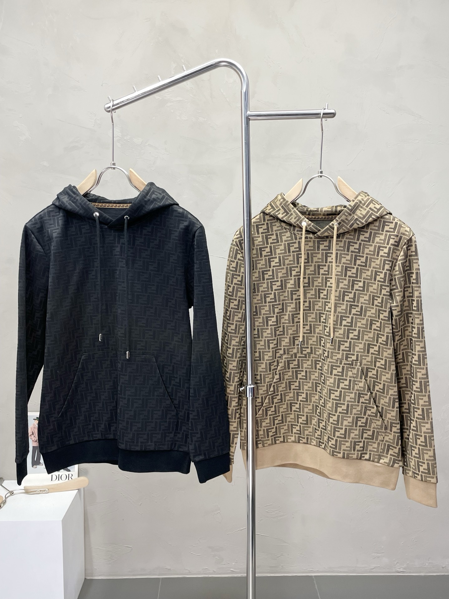 NO:523895,.FENDI exclusively offers new original single men's casual sweatshirts, high-end customization, high-end version, fashionable and versatile imported fabrics, super soft and delicate, skin-friendly and comfortable, warm and comfortable, high-end boutique, OEM, fine-made, very good, men's essential items, three standards, 48-56,,fendi,fendi,hoodie, sweatshirts, alexander wang19860909.FENDI芬迪独家专供新款原单男士休闲卫衣 高端定制 高端版本 时尚百搭爆款进口面料 手感超柔软细腻 穿着亲肤舒适 保暖舒适 高端精品 代工厂精细做上身非常赞 男士必备单品 三标齐全 码数48-56,,fendi,fendi,hoodie,sweatshirts,alexander wang,Men's clothing