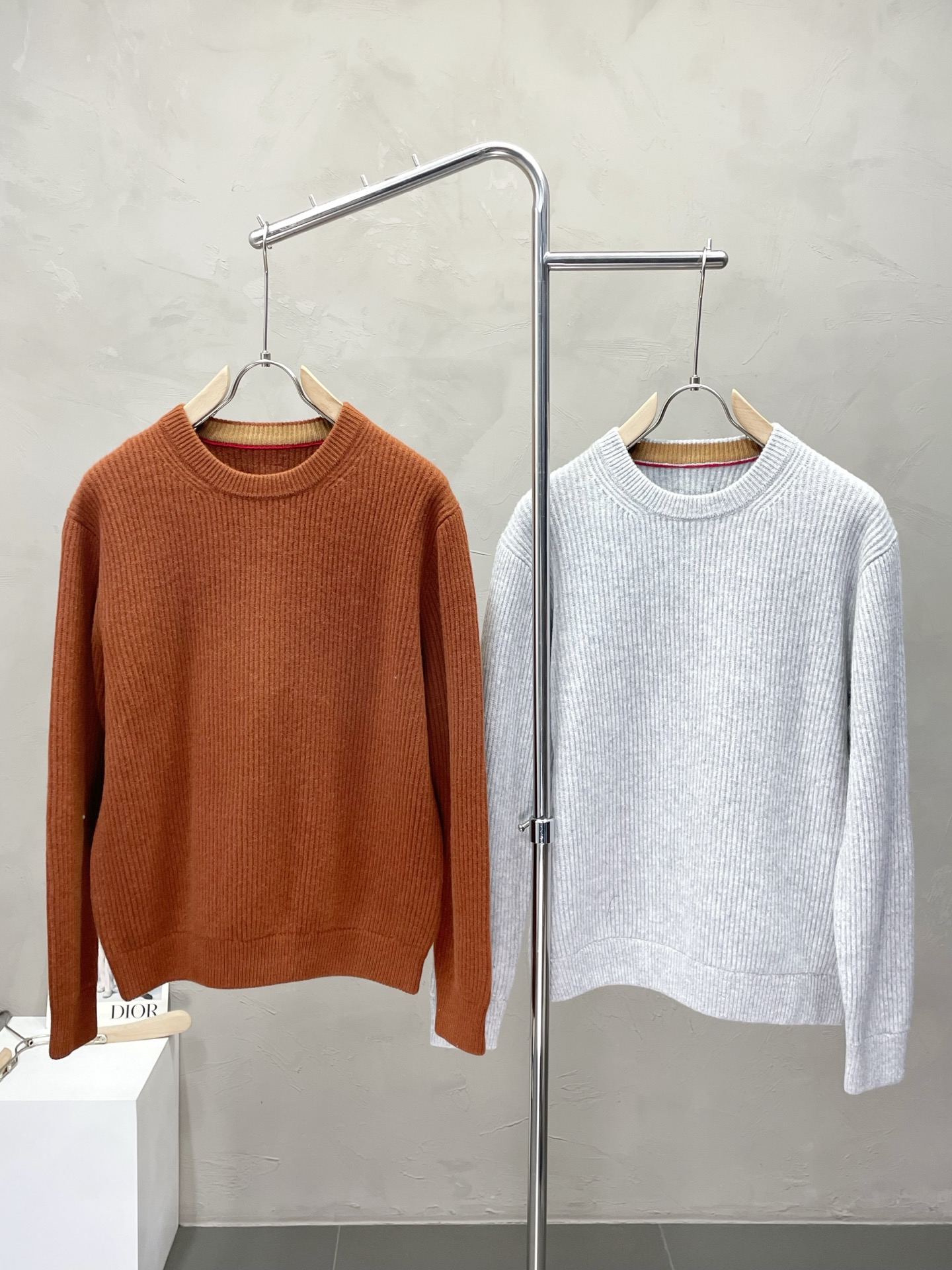 NO:523799,.LP-Loro Piana exclusively offers new original single men's casual knitted sweater, high-end customization, high-end version, fashionable and versatile imported fabric, super soft and delicate, skin-friendly and comfortable, warm and comfortable, high-end boutique, OEM, fine-made top body, very good, men's essential items, three standards, 48-54,,loro piga,loro piga,sweaters,alexander wang19860909.LP-Loro Piana诺悠翩雅独家专供新款原单男士休闲针织毛衣 高端定制 高端版本 时尚百搭爆款进口面料 手感超柔软细腻 穿着亲肤舒适 保暖舒适 高端精品 代工厂精细做上身非常赞 男士必备单品 三标齐全 码数48-54,,loro piana,loro piana,sweaters,alexander wang,Men's clothing