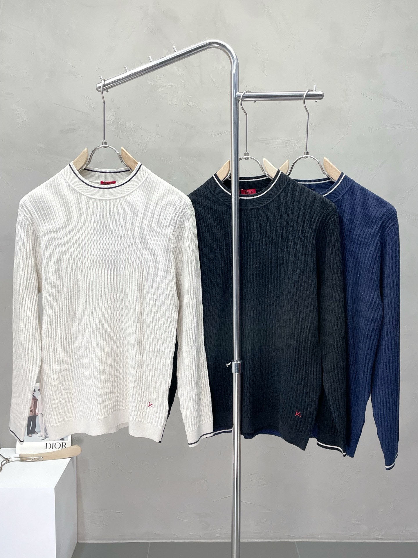 NO:523883,.ISAIA exclusively offers new original single men's casual sweater, high-end customization, high-end version, fashionable and versatile imported fabric, super soft and delicate, skin-friendly and comfortable to wear, high-end boutique, OEM, fine-tuned top-body, men's essential items, complete three standards, 48-56,,sweaters,alexander wang19860909.ISAIA独家专供新款原单男士休闲毛衣 高端定制 高版本 时尚百搭爆款进口面料 手感超柔软细腻 穿着亲肤舒适 高端精品 代工厂精细做上身非常赞 男士必备单品 三标齐全 码数48-56,,sweaters,alexander wang,Men's clothing