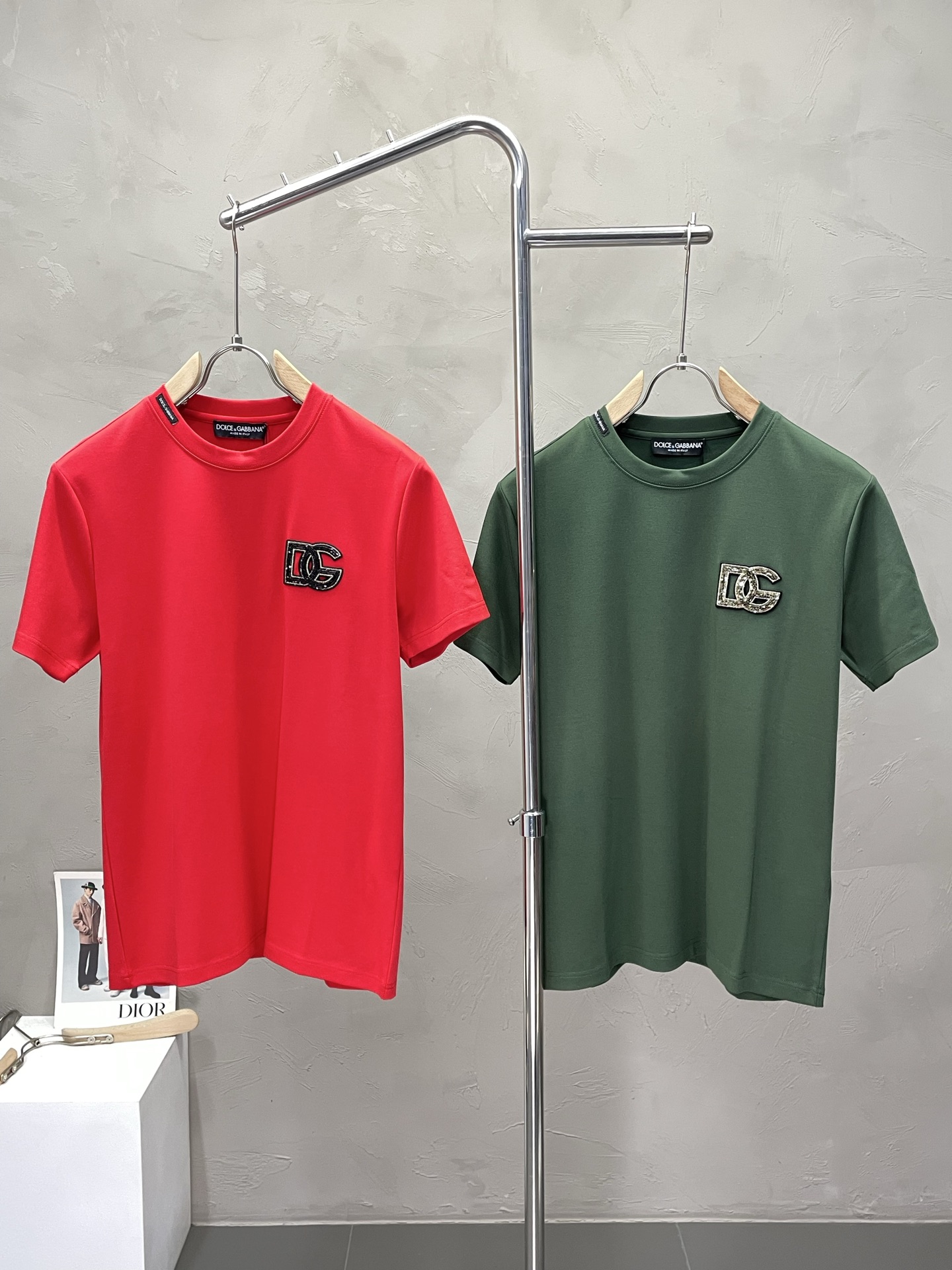 NO:524898,.Dolce & Gabbana exclusively offers new original single men's casual short sleeves, high-end customization, high-end version, fashionable and versatile imported fabric, super soft and delicate, skin-friendly and comfortable to wear, high-end boutique, OEM, fine-made top body, very good, men's essential items, three standards, complete code number M-3XL,,Dolce & Gabbana, Dolce & Gabbana, T-shirt, alexander wang19860909.Dolce&Gabbana杜嘉班纳独家专供新款原单男士休闲短袖 高端定制 高端版本 时尚百搭爆款进口面料 手感超柔软细腻 穿着亲肤舒适 高端精品 代工厂精细做上身非常赞 男士必备单品 三标齐全 码数M-3XL,,Dolce&Gabbana,Dolce&Gabbana,T-shirt,alexander wang,Men's clothing