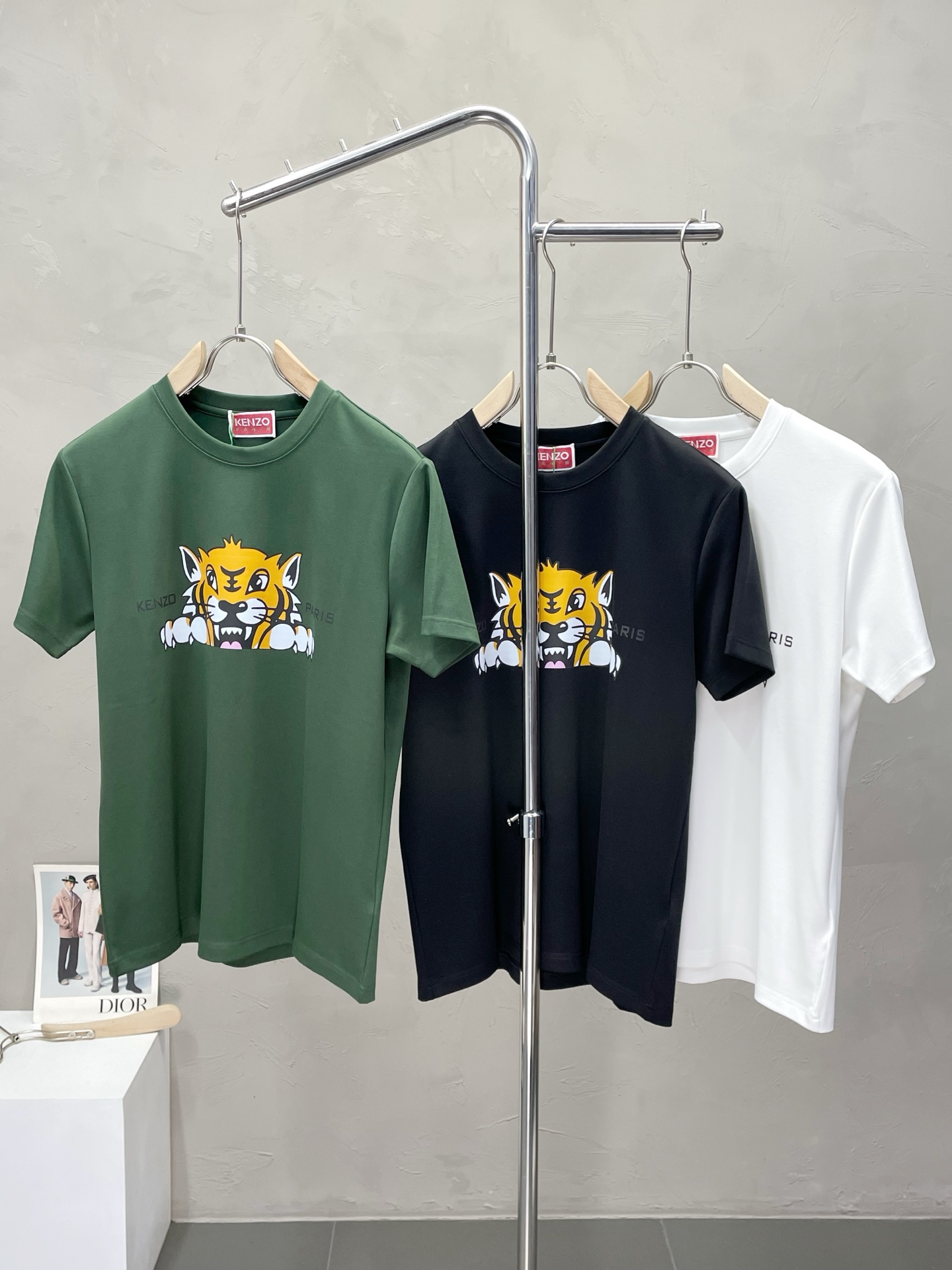 NO:524904,.KENZO Kenzo exclusively offers new original single men's casual short sleeves, high-end customization, high-end version, fashionable and versatile imported fabric, super soft and delicate, skin-friendly and comfortable to wear, high-end boutique, OEM, fine production, very good for the upper body, men's essential items, complete three standards, M-3XL, T-shirt, alexander wang19860909.KENZO肯佐独家专供新款原单男士休闲短袖 高端定制 高端版本 时尚百搭爆款进口面料 手感超柔软细腻 穿着亲肤舒适 高端精品 代工厂精细做上身非常赞 男士必备单品 三标齐全 码数M-3XL,,T-shirt,alexander wang,Men's clothing