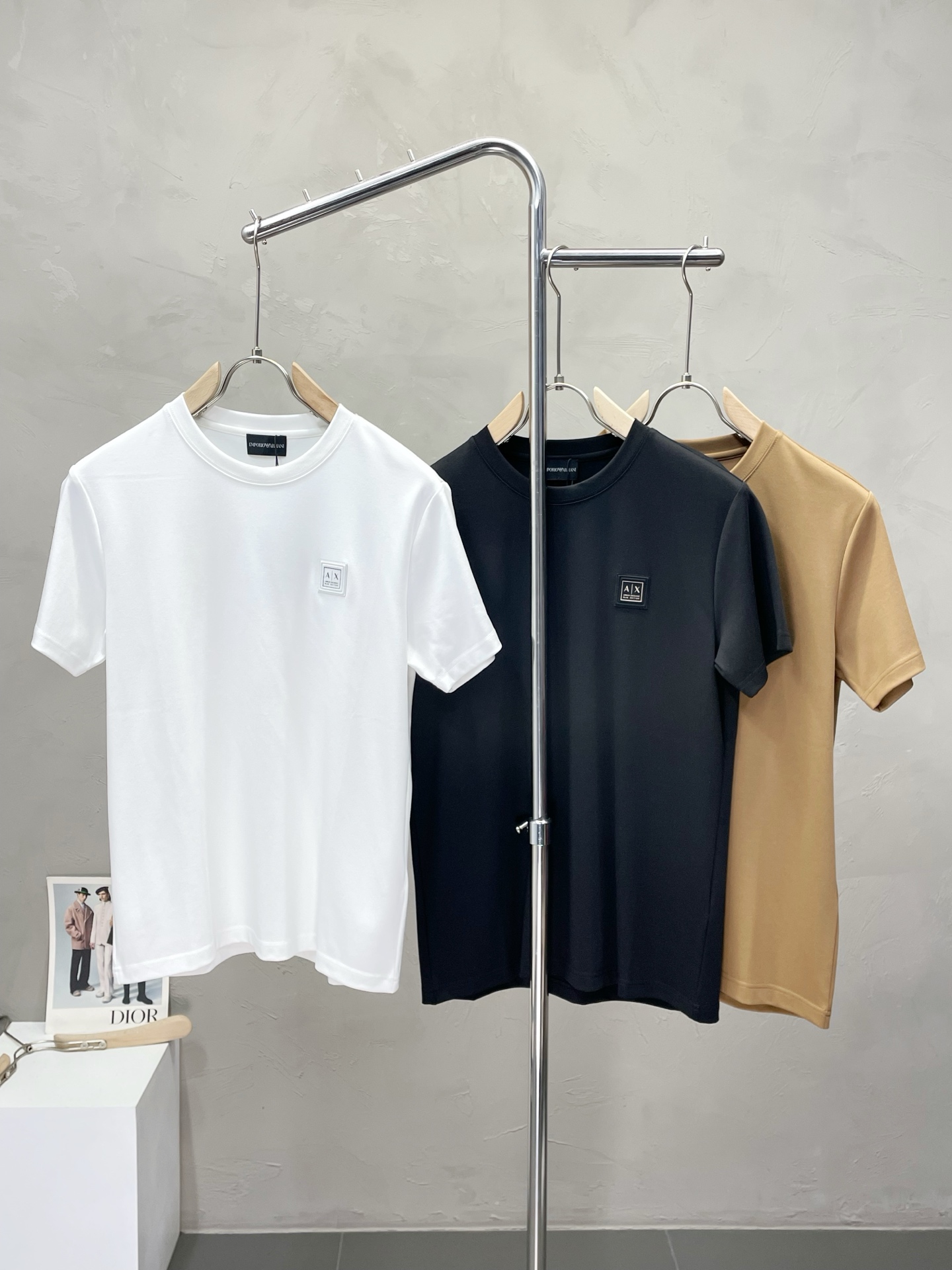 NO:523863,.ARMANI Armani exclusively offers new original single men's casual short sleeves, high-end customization, high-end version, fashionable and versatile imported fabric, super soft and delicate, skin-friendly and comfortable to wear, high-end boutique, OEM, fine production, very good for the upper body, men's essential items, three standards, M-3XL,,armani,armani,T-shirt,alexander wang19860909.ARMANI阿玛尼独家专供新款原单男士休闲短袖 高端定制 高端版本 时尚百搭爆款进口面料 手感超柔软细腻 穿着亲肤舒适 高端精品 代工厂精细做上身非常赞 男士必备单品 三标齐全 码数M-3XL,,armani,armani,T-shirt,alexander wang,Men's clothing