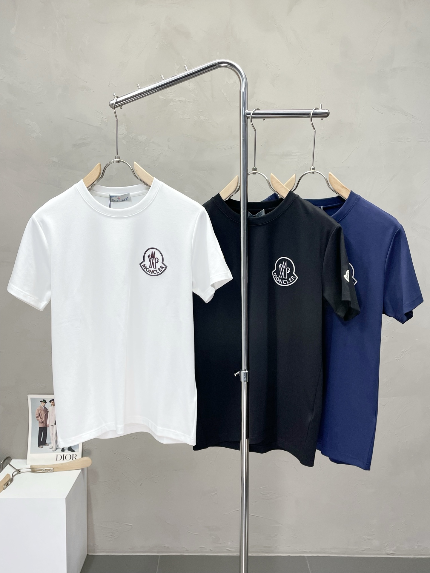 NO:524882,.Moncler mask exclusively provides new original single men's casual short sleeves, high-end customization, high-end version, fashionable and versatile imported fabric, super soft and delicate, skin-friendly and comfortable to wear, high-end boutique, OEM, fine production, very good for the upper body, men's essential items, three standards, M-3XL,, Moncler, T-shirt, alexander wang19860909.Moncler蒙口独家专供新款原单男士休闲短袖 高端定制 高端版本 时尚百搭爆款进口面料 手感超柔软细腻 穿着亲肤舒适 高端精品 代工厂精细做上身非常赞 男士必备单品 三标齐全 码数M-3XL,,Moncler,T-shirt,alexander wang,Men's clothing