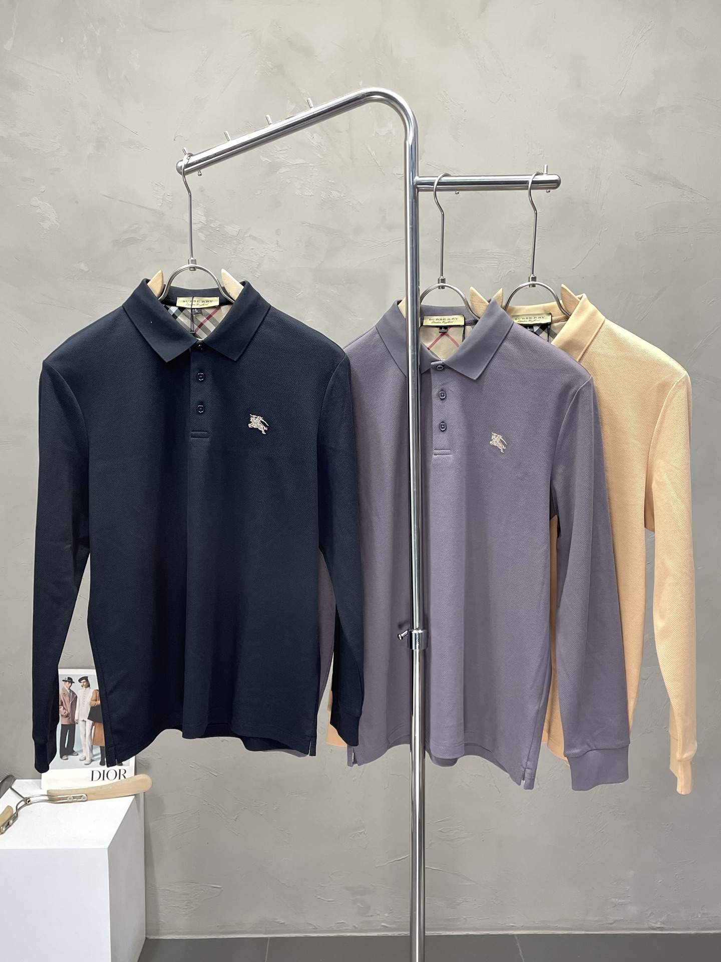 NO:524888,.Burberry Burberry exclusively supplies new original single men's casual shirts. High-end customization, high-end version, fashionable and versatile imported fabrics, super soft and delicate, skin-friendly and comfortable to wear, high-end boutique, OEM, fine-made top body, very good, men's essential items, three standards, 48-58,,burberry,burberry,shirts,alexander wang19860909.Burberry巴宝莉独家专供新款原单男士休闲衬衫.高端定制 高端版本 时尚百搭爆款进口面料 手感超柔软细腻 穿着亲肤舒适 高端精品 代工厂精细做上身非常赞 男士必备单品 三标齐全 码数48-58,,burberry,burberry,shirts,alexander wang,Men's clothing