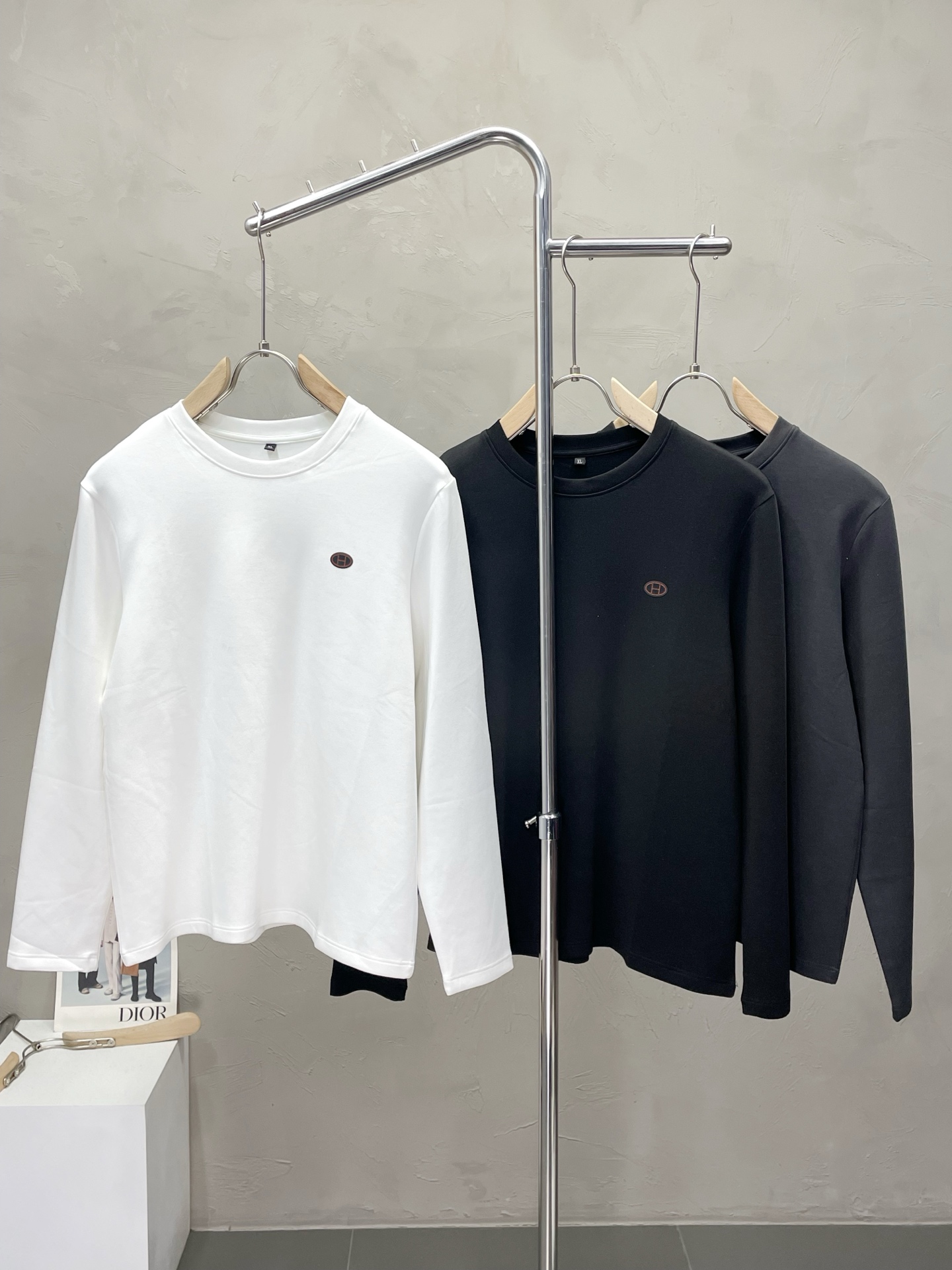 NO:524902,.Hermès exclusively offers new original single men's casual sweatshirts, high-end customization, high-end version, fashionable and versatile imported fabric, super soft and delicate, skin-friendly and comfortable to wear, high-end boutique, OEM factory fine-made top body, very good, men's essential items, three standards, 50-58,,hermes,hermes,hoodie,sweatshirts,alexander wang19860909.Hermès爱马仕独家专供新款原单男士休闲卫衣 高端定制 高端版本 时尚百搭爆款进口面料 手感超柔软细腻 穿着亲肤舒适 高端精品 代工厂精细做上身非常赞 男士必备单品 三标齐全 码数50-58,,hermes,hermes,hoodie,sweatshirts,alexander wang,Men's clothing