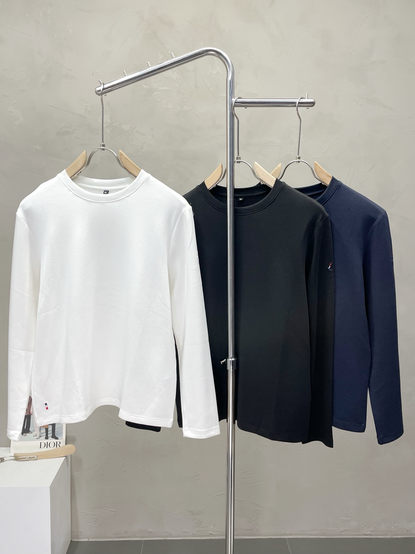 NO:528168,.Moncler mask exclusively provides new original single men's casual sweatshirts. High-end customization. High-end version. Fashionable and versatile imported fabric. Super soft and delicate touch. Comfortable skin-friendly and comfortable. High-end boutique. OEM is very good at making the upper body. Men's essential items. Complete three standards. Number of 50-58., Moncler, hoodie, sweatshirts, alexander wang.19860909.Moncler蒙口独家专供新款原单男士休闲卫衣 高端定制 高端版本 时尚百搭爆款进口面料 手感超柔软细腻 穿着亲肤舒适 高端精品 代工厂精细做上身非常赞 男士必备单品 三标齐全 码数50-58,,Moncler,hoodie,sweatshirts,alexander wang,Men's clothing