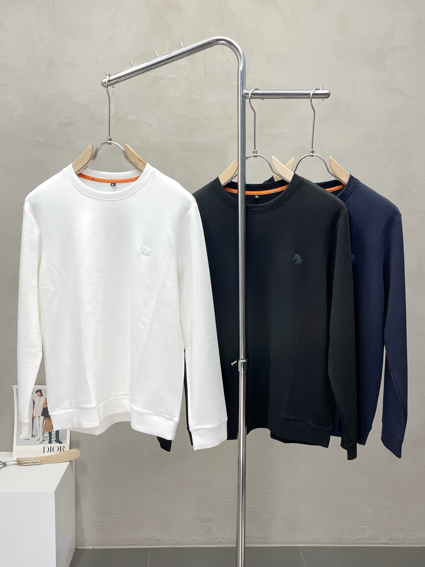 NO:524911,.Hermès exclusively offers new original single men's casual sweatshirts, high-end customization, high-end version, fashionable and versatile imported fabric, super soft and delicate, skin-friendly and comfortable to wear, high-end boutique, OEM factory fine-made top body, very good, men's essential items, three standards, 50-58,,hermes,hermes,hoodie,sweatshirts,alexander wang19860909.Hermès爱马仕独家专供新款原单男士休闲卫衣 高端定制 高端版本 时尚百搭爆款进口面料 手感超柔软细腻 穿着亲肤舒适 高端精品 代工厂精细做上身非常赞 男士必备单品 三标齐全 码数50-58,,hermes,hermes,hoodie,sweatshirts,alexander wang,Men's clothing