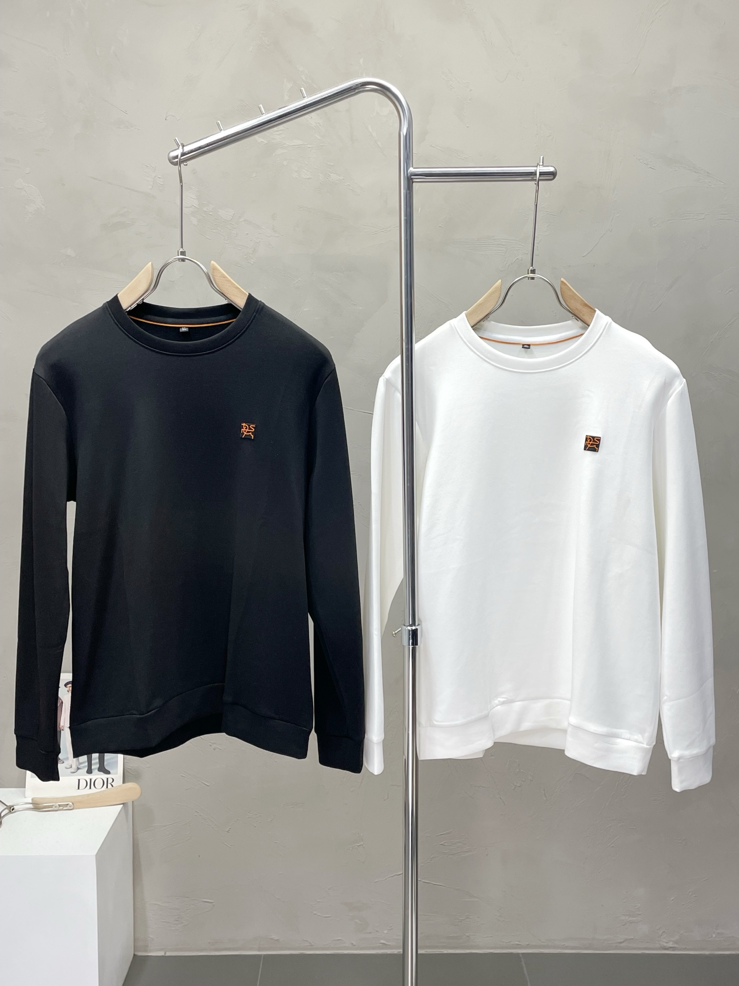 NO:531327,.Hermès exclusively offers new original single men's casual sweatshirts, high-end customization, high-end version, fashionable and versatile imported fabric, super soft and delicate, skin-friendly and comfortable to wear, high-end boutique, OEM factory fine-made top body, very good, men's essential items, three standards, 50-58,,hermes,hermes,hoodie,sweatshirts,alexander wang19860909.Hermès爱马仕独家专供新款原单男士休闲卫衣 高端定制 高端版本 时尚百搭爆款进口面料 手感超柔软细腻 穿着亲肤舒适 高端精品 代工厂精细做上身非常赞 男士必备单品 三标齐全 码数50-58,,hermes,hermes,hoodie,sweatshirts,alexander wang,Men's clothing