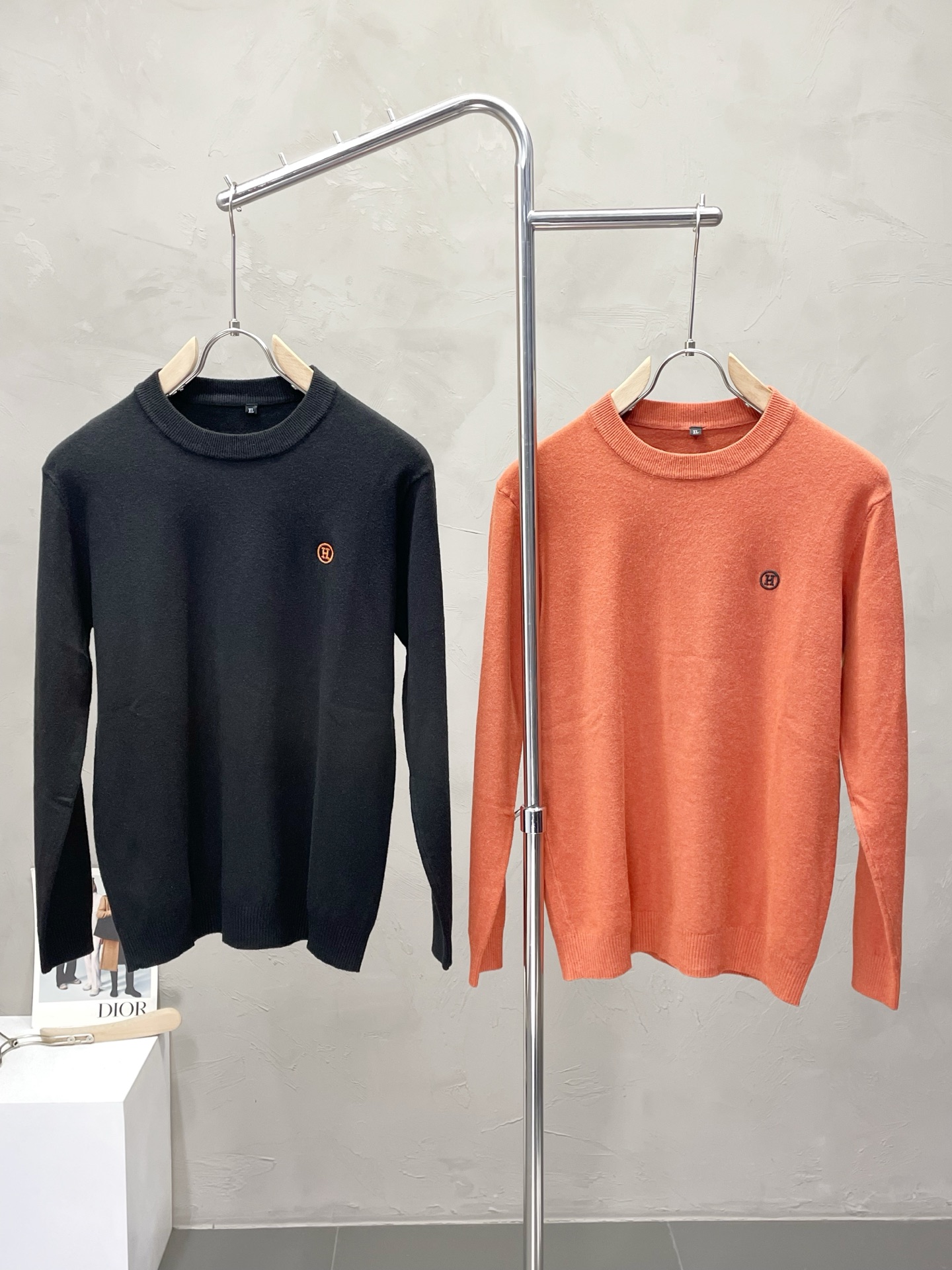 NO:524915,.Hermès exclusively offers new original single men's casual sweater, high-end customization, high-end version, fashionable and versatile imported fabric, super soft and delicate, skin-friendly and comfortable to wear, high-end boutique, OEM factory fine-made top body, very good, men's essential items, three standards, 50-58,,hermes,hermes,sweaters,alexander wang19860909.Hermès爱马仕独家专供新款原单男士休闲毛衣 高端定制 高端版本 时尚百搭爆款进口面料 手感超柔软细腻 穿着亲肤舒适 高端精品 代工厂精细做上身非常赞 男士必备单品 三标齐全 码数50-58,,hermes,hermes,sweaters,alexander wang,Men's clothing