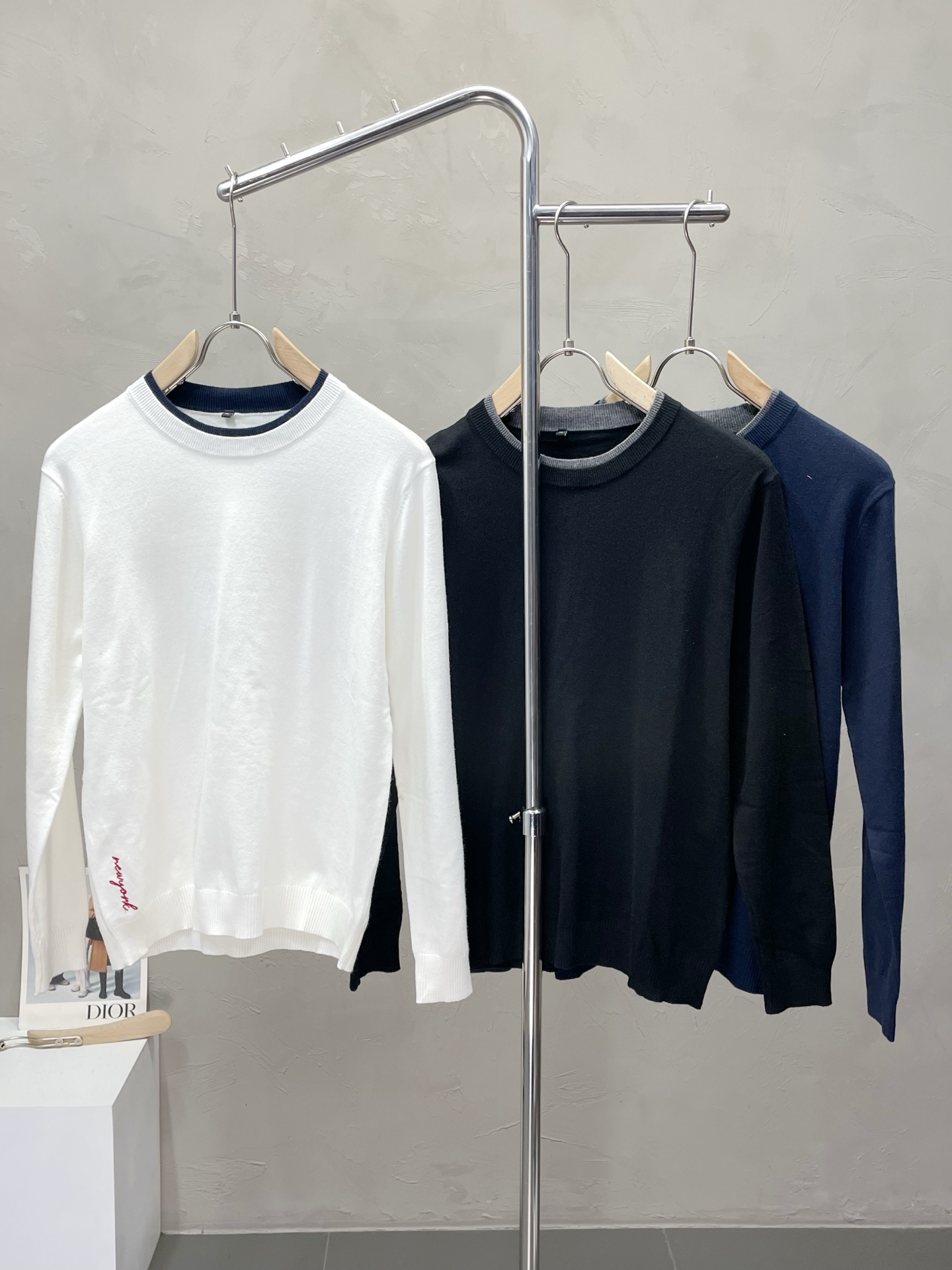 NO:529471,.FERRAGAMO exclusively offers new original single men's casual sweater, high-end customization, high-end version, fashionable and versatile imported fabric, super soft and delicate, skin-friendly and comfortable to wear, high-end boutique, OEM, fine-made top body, very good, men's essential items, three standards, 50-58,,ferragamo,ferragamo,sweaters,alexander wang19860909.FERRAGAMO菲拉格慕独家专供新款原单男士休闲毛衣 高端定制 高端版本 时尚百搭爆款进口面料 手感超柔软细腻 穿着亲肤舒适 高端精品 代工厂精细做上身非常赞 男士必备单品 三标齐全 码数50-58,,ferragamo,ferragamo,sweaters,alexander wang,Men's clothing