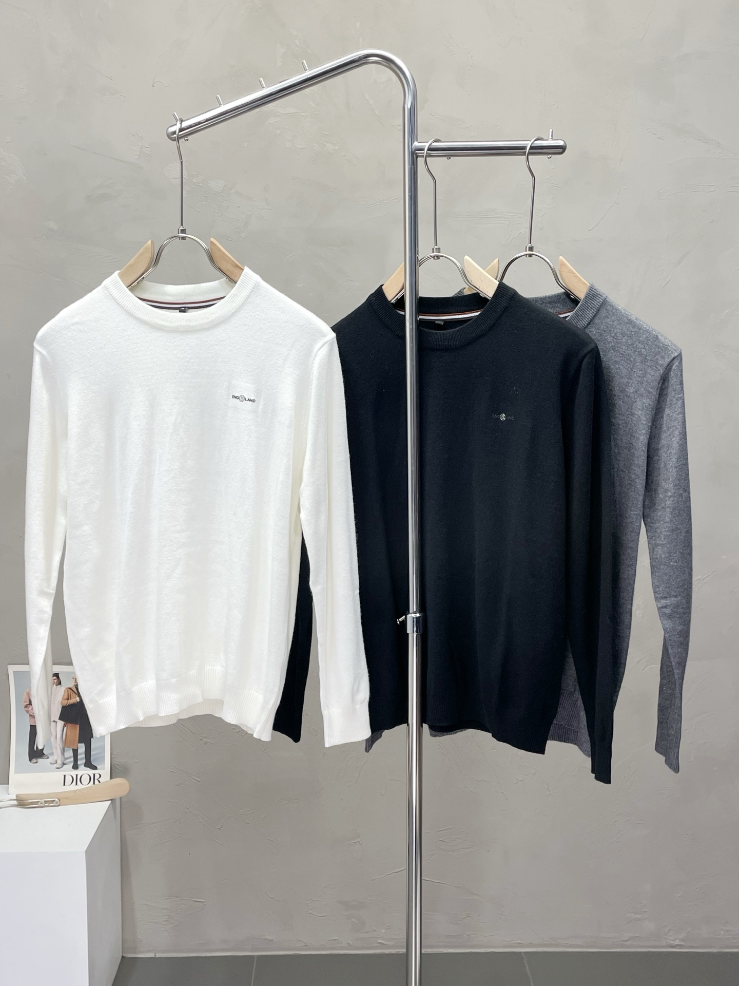 NO:530321,.BALMAIN exclusively offers new original single men's casual sweater, high-end customization, high-end version, fashionable and versatile imported fabric, super soft and delicate, skin-friendly and comfortable to wear, high-end boutique, OEM, fine production, very good for the top body, men's essential items, three standards, 50-58,,balmain,balmain,sweaters,alexander wang19860909.BALMAIN巴尔曼独家专供新款原单男士休闲毛衣 高端定制 高端版本 时尚百搭爆款进口面料 手感超柔软细腻 穿着亲肤舒适 高端精品 代工厂精细做上身非常赞 男士必备单品 三标齐全 码数50-58,,balmain,balmain,sweaters,alexander wang,Men's clothing