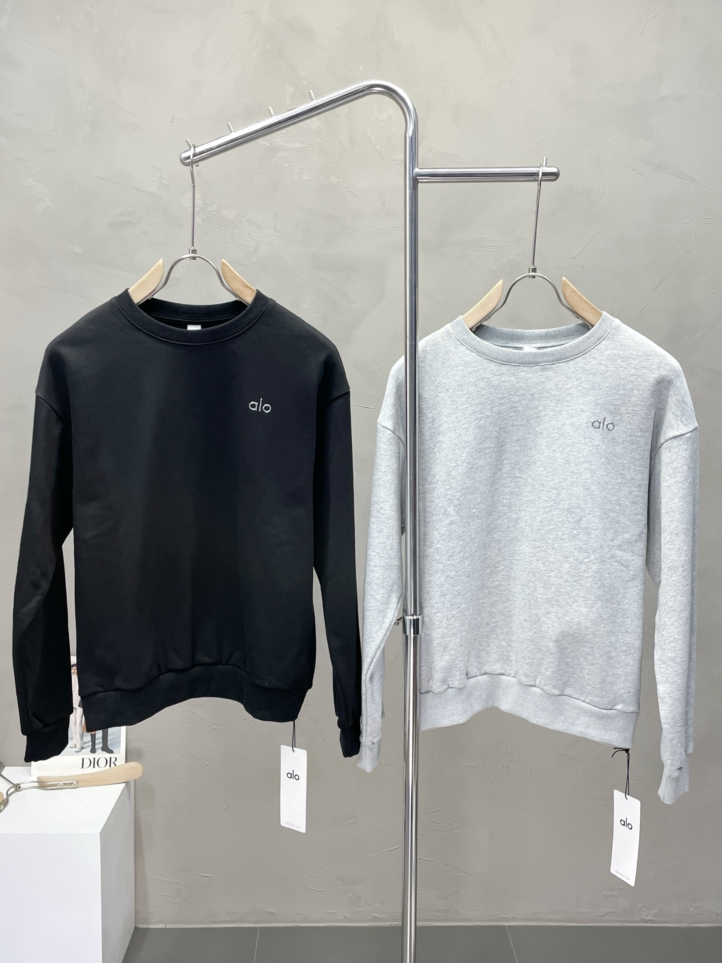 NO:524893,.ALO yoga exclusively offers the latest fashionable sweatshirts, classic design and superb jackets, quality control, you can buy them directly, add fleece to keep warm, high-end products that cannot be missed! Through the detailed pictures, you can feel its powerful aura, and the warm-concentration effect is significant, so you don’t have to worry about the chill at all! It is both fashionable and functional, and the whole style looks more luxurious and elegant! Size XS-XL, hoodie, sweatshirts, jackets & coats, alexander wang19860909.ALO yoga独家专供最新时尚卫衣,经典设计感与颜值爆棚的外套,品质更是无法挑剔品控可以直接入手,加绒保暖 不容过错的高端臻品！通过细节图片便可感受到它强悍的气场,聚温保暖效果显著,完全不用担心会有一点寒意！时尚与功能性兼备,整款显得更加的奢华大气！ 尺码XS-XL,,hoodie,sweatshirts,jackets & coats,alexander wang,Men's clothing