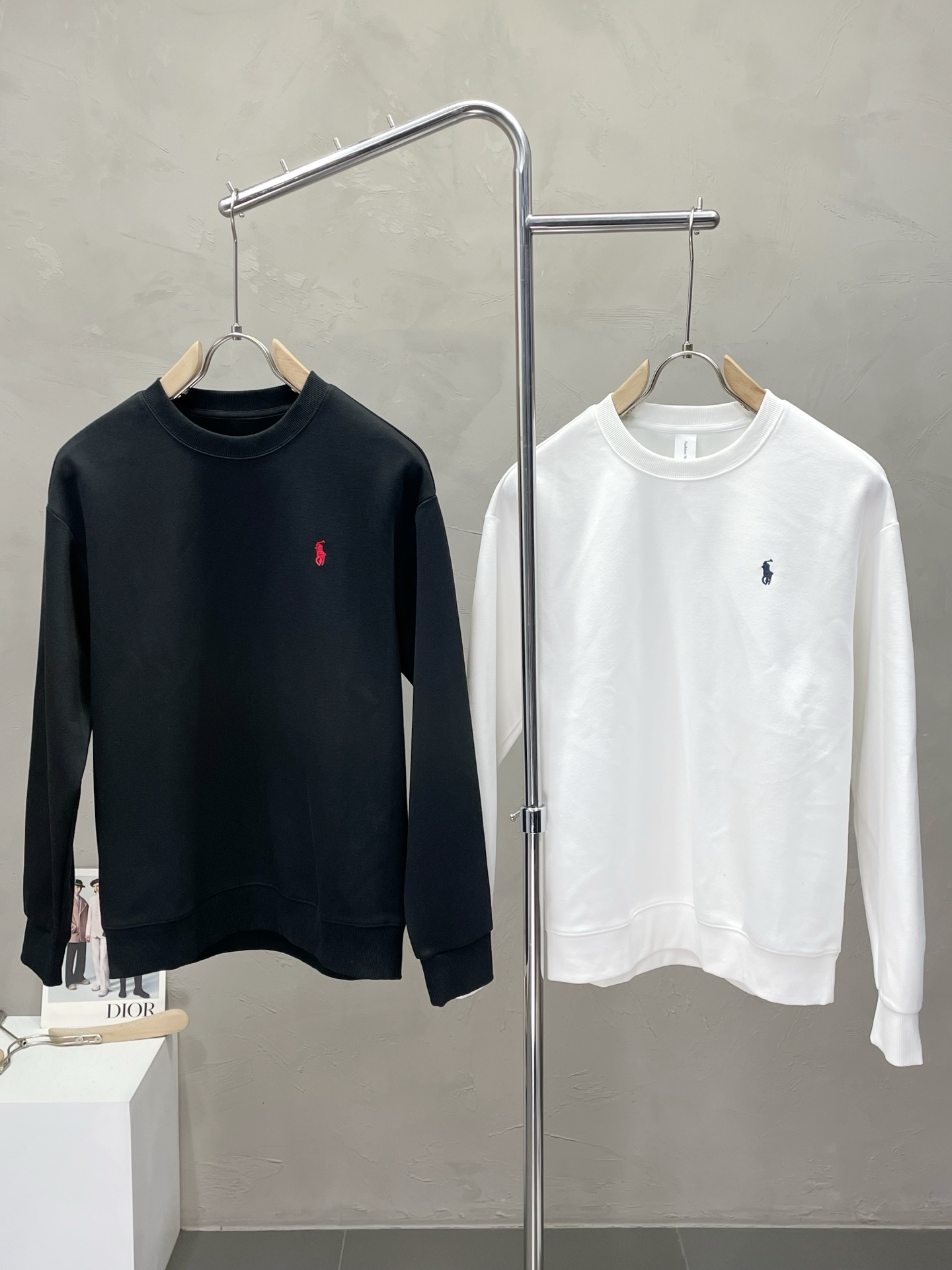 NO:531318,.Ralph Lauren exclusively offers the latest fashionable sweatshirts, classic design and superb jackets, quality that cannot be picked and quality control can be purchased directly, and high-end products that cannot be missed! Through the detailed pictures, you can feel its powerful aura, and the warm-concentration effect is significant, so you don’t have to worry about the chill at all! It is both fashionable and functional, and the whole style looks more luxurious and elegant! Size M-3XL, loro piana, hoodie, sweatshirts, jackets & coats, alexander wang19860909.Ralph Lauren拉夫劳伦独家专供最新时尚卫衣,经典设计感与颜值爆棚的外套,品质更是无法挑剔品控可以直接入手,不容过错的高端臻品！通过细节图片便可感受到它强悍的气场,聚温保暖效果显著,完全不用担心会有一点寒意！时尚与功能性兼备,整款显得更加的奢华大气！ 尺码M-3XL,,loro piana,hoodie,sweatshirts,jackets & coats,alexander wang,Men's clothing