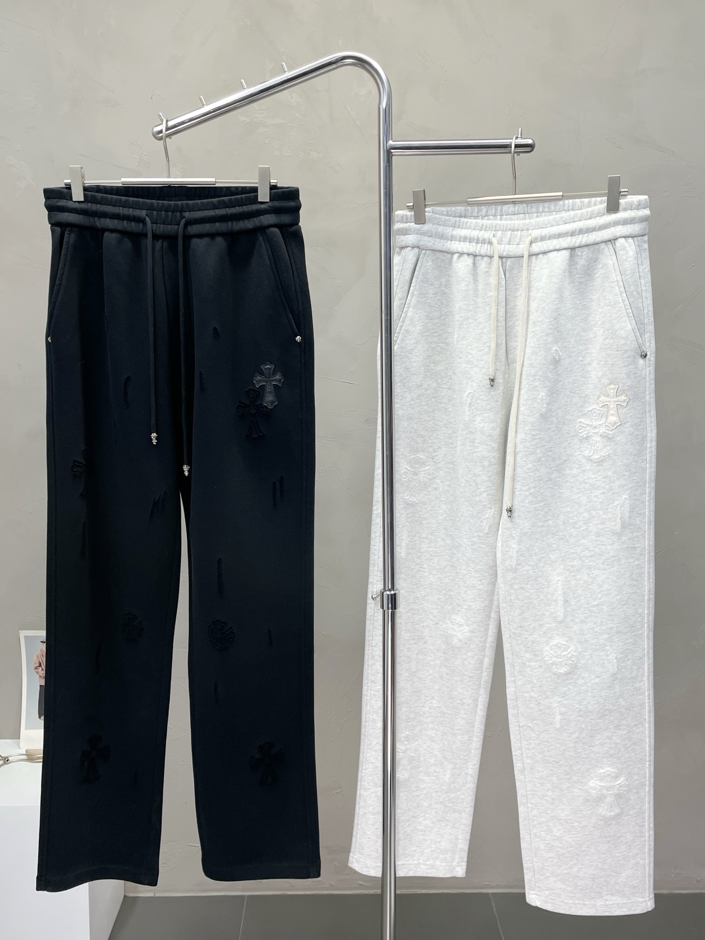NO:524892,.Chrome hearts exclusively for new casual pants, high-end version!  Customized fabrics for counters are breathable and comfortable, with impeccable details, and the brand element design concept reflects high quality. The feel is delicate and soft!  It is casually cut, with a great upper body style!  Number of codes: M-4XL, chrome hearts, chrome hearts, alexander wang19860909.Chrome hearts克罗心独家专供新款休闲裤 高端版本！专柜定制面料 透气舒适度高,细节无可挑剔,品牌元素设计理念,体现高品质.手感细腻柔软！呈现休闲裁剪,上身版型超赞！码数: M-4XL,,chrome hearts,chrome hearts,alexander wang,Men's clothing