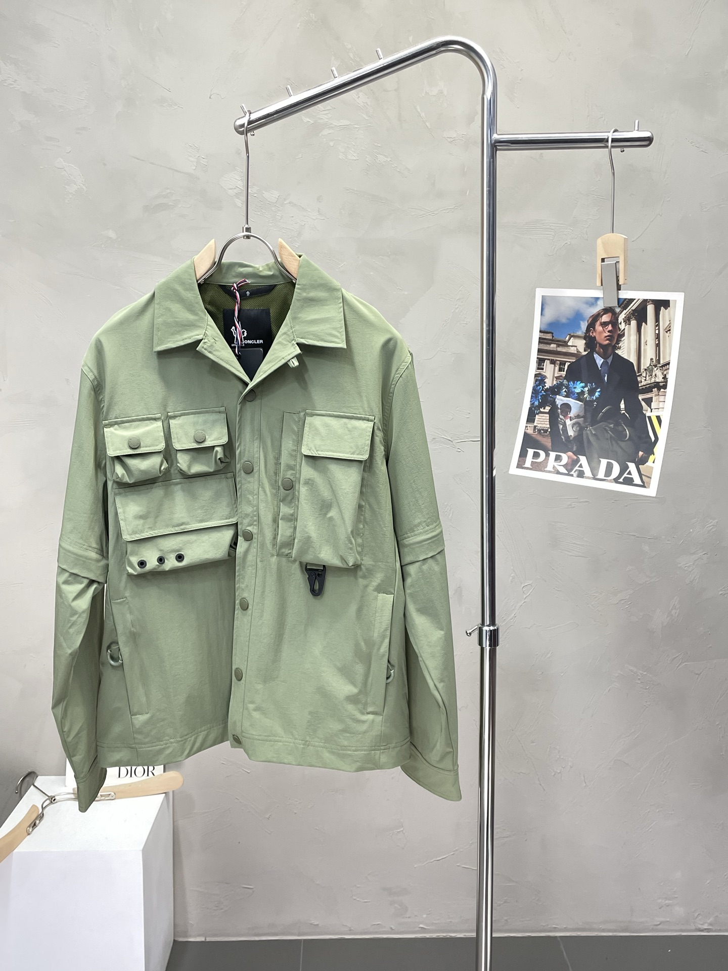 NO:524932,.Moncler matte exclusively offers the latest and fashionable outdoor jackets. Two-in-one outdoor jackets. A jacket with a classic design and great appearance. The quality is even more unscrupulous. You can buy it directly. You can't get it right! Through the detailed pictures, you can feel its powerful aura, and the warm-concentration effect is significant, so you don’t have to worry about the chill at all! It is both fashionable and functional, and the whole style looks more luxurious and elegant! Size 1.2.3.4, Moncler, jackets & coats, jackets & coats, alexander wang19860909.Moncler蒙口独家专供最新时尚户外夹克外套.二合一户外夹克.经典设计感与颜值爆棚的外套,品质更是无法挑剔品控可以直接入手,不容过错的高端臻品！通过细节图片便可感受到它强悍的气场,聚温保暖效果显著,完全不用担心会有一点寒意！时尚与功能性兼备,整款显得更加的奢华大气！ 尺码1.2.3.4,,Moncler,jackets & coats,jackets & coats,alexander wang,Men's clothing