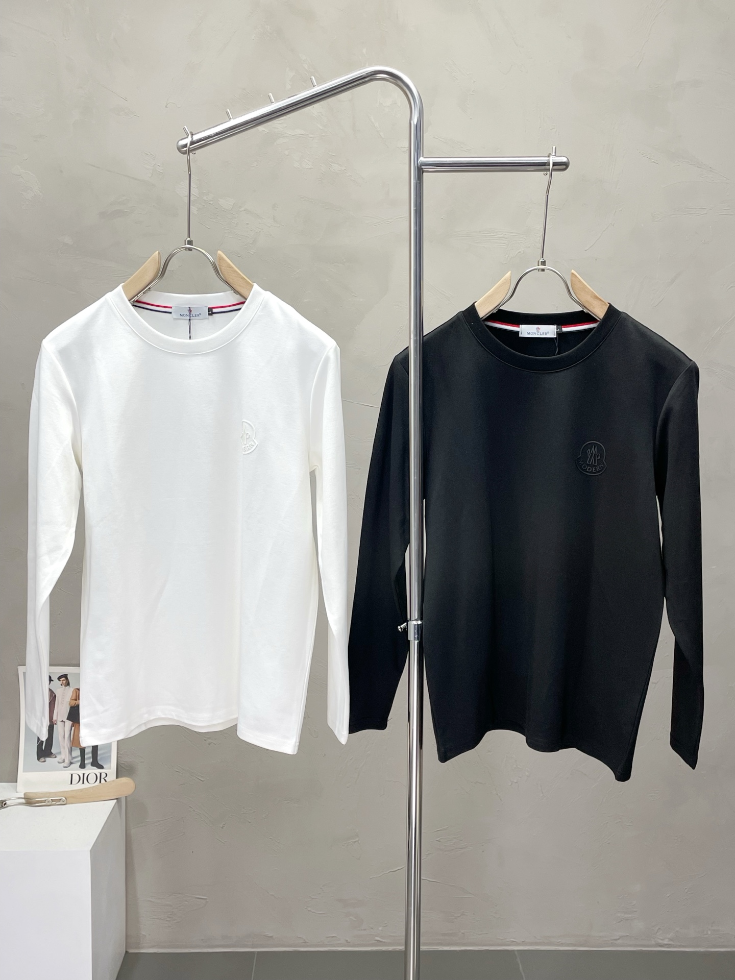 NO:528142,.Moncler mask exclusively provides new original single men's casual long sleeves, high-end customization, high-end version, fashionable and versatile imported fabric, super soft and delicate, skin-friendly and comfortable, warm and comfortable, high-end boutique, OEM, fine-made top body, very good, men's essential items, three standards, code M-3XL,, Moncler, alexander wang19860909.Moncler蒙口独家专供新款原单男士休闲长袖 高端定制 高端版本 时尚百搭爆款进口面料 手感超柔软细腻 穿着亲肤舒适 保暖舒适 高端精品 代工厂精细做上身非常赞 男士必备单品 三标齐全 码数M-3XL,,Moncler,alexander wang,Men's clothing