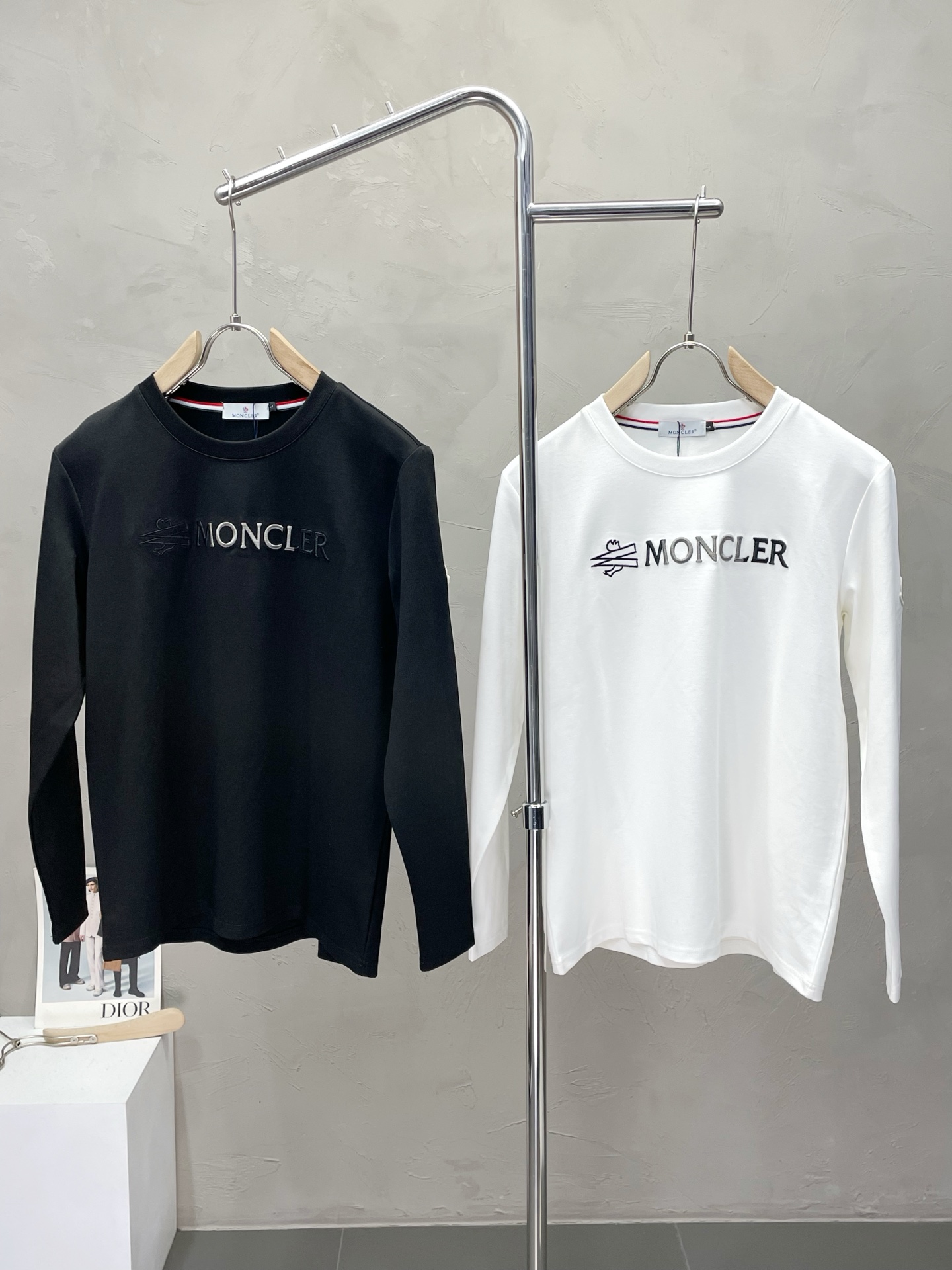 NO:531324,.Moncler mask exclusively provides new original single men's casual long sleeves, high-end customization, high-end version, fashionable and versatile imported fabric, super soft and delicate, skin-friendly and comfortable, warm and comfortable, high-end boutique, OEM, fine-made top body, very good, men's essential items, three standards, code M-3XL,, Moncler, alexander wang19860909.Moncler蒙口独家专供新款原单男士休闲长袖 高端定制 高端版本 时尚百搭爆款进口面料 手感超柔软细腻 穿着亲肤舒适 保暖舒适 高端精品 代工厂精细做上身非常赞 男士必备单品 三标齐全 码数M-3XL,,Moncler,alexander wang,Men's clothing