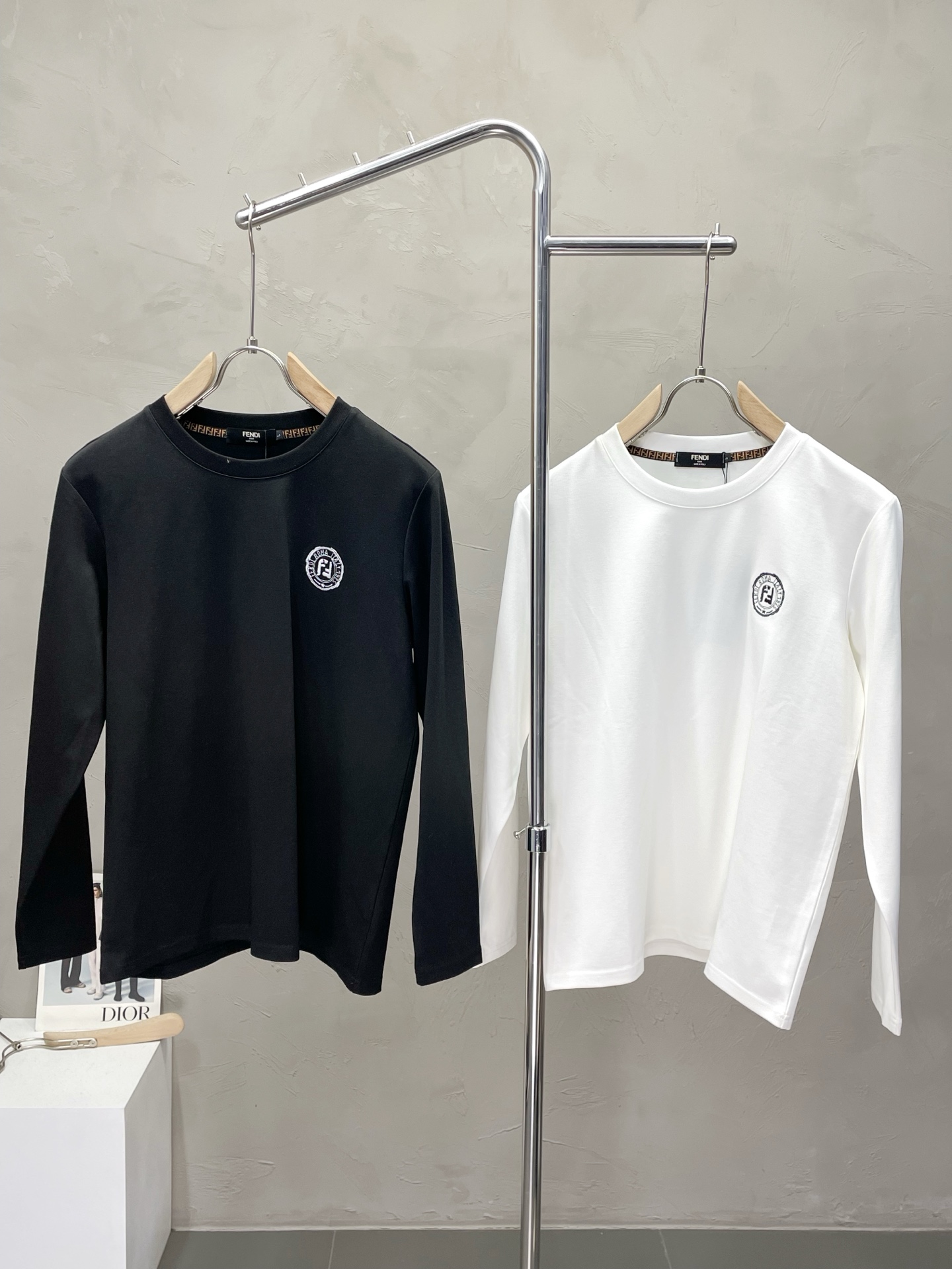 NO:528154,.FENDI exclusively offers new original single men's casual long sleeves, high-end customization, high-end version, fashionable and versatile imported fabric, super soft and delicate, skin-friendly and comfortable, warm and comfortable, high-end boutique, OEM, fine-made, very good for men's essential items, complete three standards, code M-3XL,,fendi,fendi,alexander wang19860909.FENDI芬迪独家专供新款原单男士休闲长袖 高端定制 高端版本 时尚百搭爆款进口面料 手感超柔软细腻 穿着亲肤舒适 保暖舒适 高端精品 代工厂精细做上身非常赞 男士必备单品 三标齐全 码数M-3XL,,fendi,fendi,alexander wang,Men's clothing