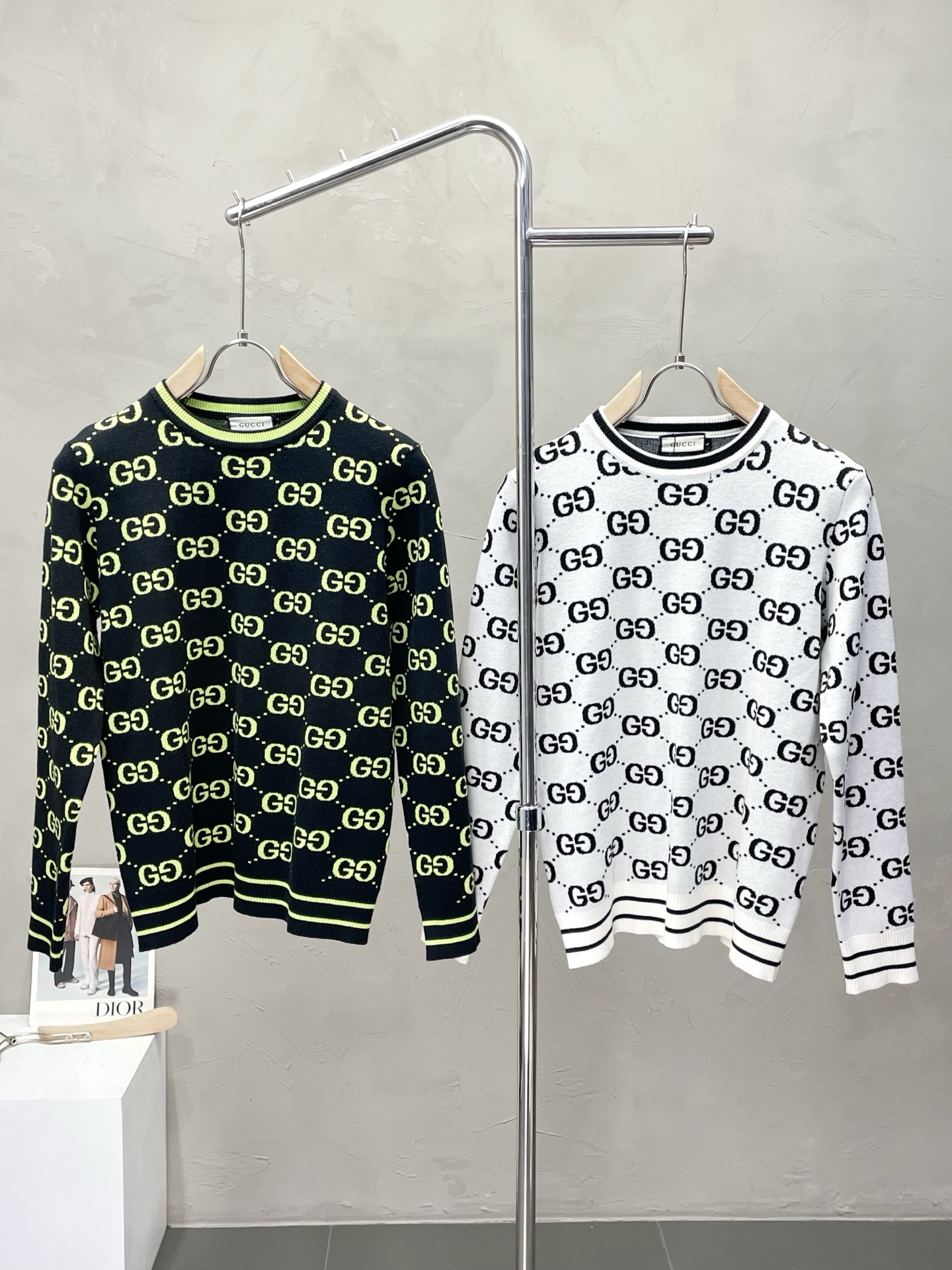 NO:530295,.Gucci exclusively offers new original single men's casual sweater, high-end customization, high-end version, fashionable and versatile imported fabric, super soft and delicate, comfortable to wear, warm and comfortable, high-end boutique, OEM, fine production, very good for the upper body, men's essential items, three standards, code M-3XL,,gucci,gucci,sweaters, alexander wang19860909.Gucci古驰独家专供新款原单男士休闲毛衣 高端定制 高端版本 时尚百搭爆款进口面料 手感超柔软细腻 穿着亲肤舒适 保暖舒适 高端精品 代工厂精细做上身非常赞 男士必备单品 三标齐全 码数M-3XL,,gucci,gucci,sweaters,alexander wang,Men's clothing