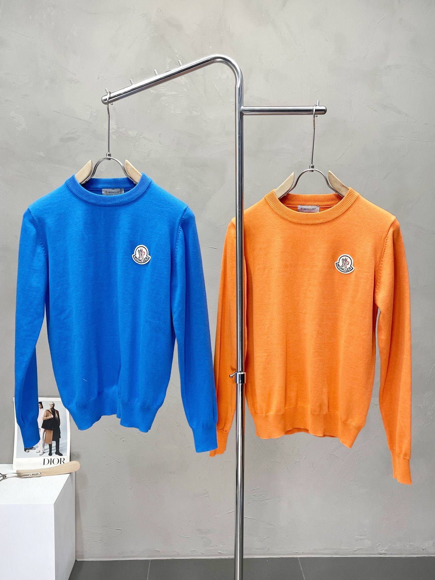 NO:528163,.Moncler mask exclusively offers new original single men's casual sweater. High-end customization. High-end version. Fashionable and versatile imported fabric. Super soft and delicate touch. Comfortable and comfortable to wear. Warm and comfortable. High-end boutique. OEM is very good for making the upper body in fine factory. Men's essential items. Complete three standards. Number of codes M-3XL, Moncler, sweaters, alexander wang.19860909.Moncler蒙口独家专供新款原单男士休闲毛衣 高端定制 高端版本 时尚百搭爆款进口面料 手感超柔软细腻 穿着亲肤舒适 保暖舒适 高端精品 代工厂精细做上身非常赞 男士必备单品 三标齐全 码数M-3XL,,Moncler,sweaters,alexander wang,Men's clothing