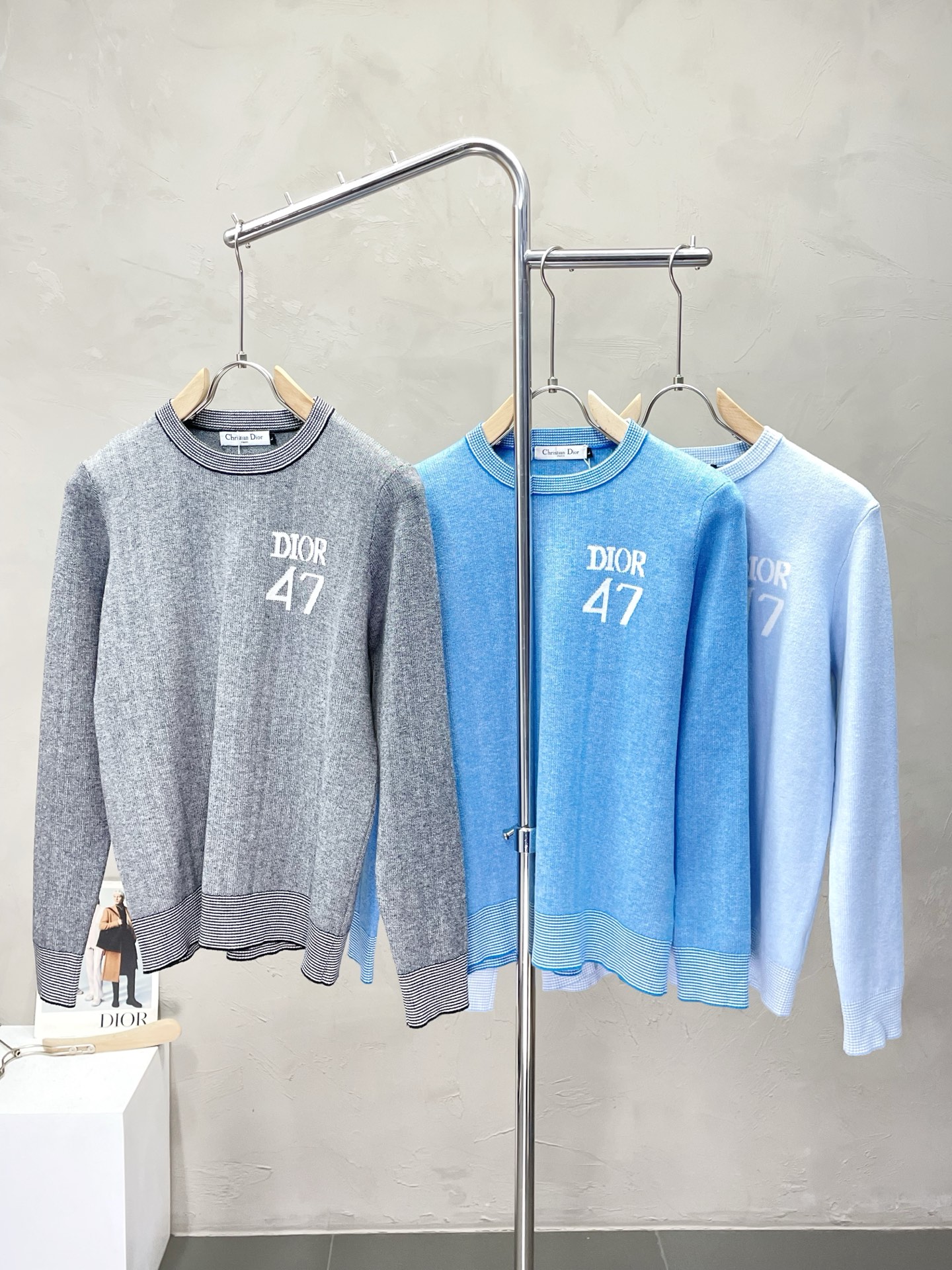 NO:530301,.Dior exclusively offers new original single men's casual sweater, high-end customization, high-end version, fashionable and versatile imported fabric, super soft and delicate, comfortable to wear, warm and comfortable, high-end boutique, OEM, fine production, very good for the upper body, men's essential items, three standards, M-3XL,,dior,dior,sweaters,alexander wang19860909.Dior迪奥独家专供新款原单男士休闲毛衣 高端定制 高端版本 时尚百搭爆款进口面料 手感超柔软细腻 穿着亲肤舒适 保暖舒适 高端精品 代工厂精细做上身非常赞 男士必备单品 三标齐全 码数M-3XL,,dior,dior,sweaters,alexander wang,Men's clothing