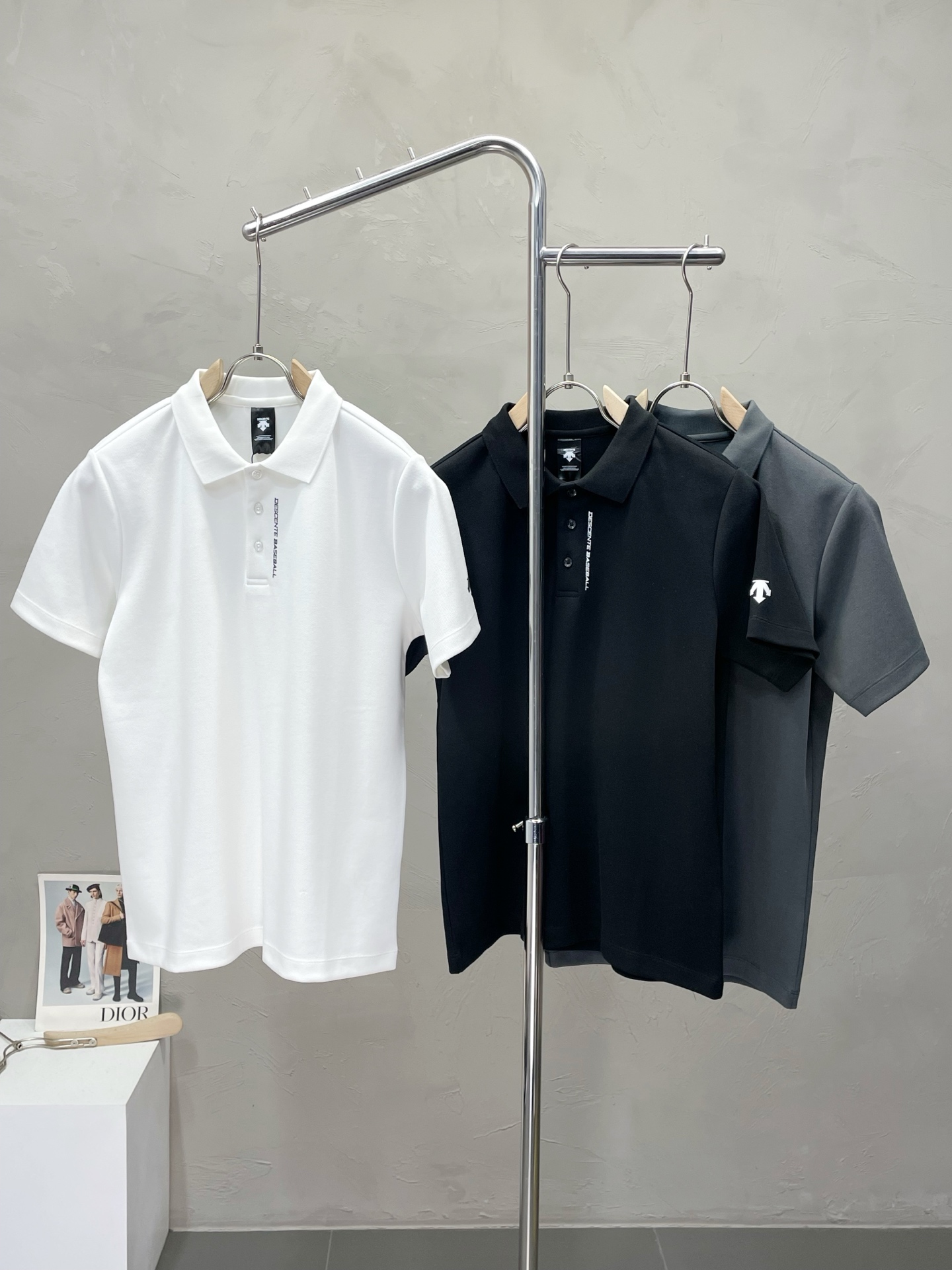 NO:528153,.DESCENTE exclusively offers new original single men's casual short sleeves, high-end customization, high-end version, fashionable and versatile imported fabric, super soft and delicate, skin-friendly and comfortable to wear, high-end boutique, OEM, fine-made, very good for men's essential items, complete three standards, code number L-4XL,, T-shirt, alexander wang19860909.DESCENTE迪桑特独家专供新款原单男士休闲短袖 高端定制 高端版本 时尚百搭爆款进口面料 手感超柔软细腻 穿着亲肤舒适 高端精品 代工厂精细做上身非常赞 男士必备单品 三标齐全 码数L-4XL,,T-shirt,alexander wang,Men's clothing