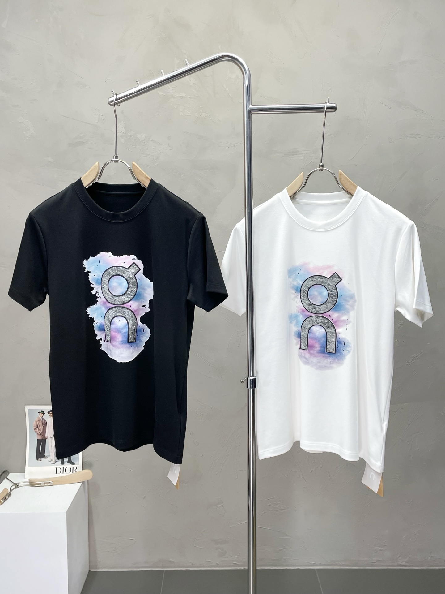 NO:530300,.On Running ON exclusively offers new original single men's casual short sleeves, high-end customization, high-end version, fashionable and versatile imported fabric, super soft and delicate, skin-friendly and comfortable to wear, high-end boutique, OEM, fine-made top body, very good, men's essential items, three standards, M-3XL, T-shirt, alexander wang19860909.On Running昂跑ON独家专供新款原单男士休闲短袖 高端定制 高端版本 时尚百搭爆款进口面料 手感超柔软细腻 穿着亲肤舒适 高端精品 代工厂精细做上身非常赞 男士必备单品 三标齐全 码数M-3XL,,T-shirt,alexander wang,Men's clothing