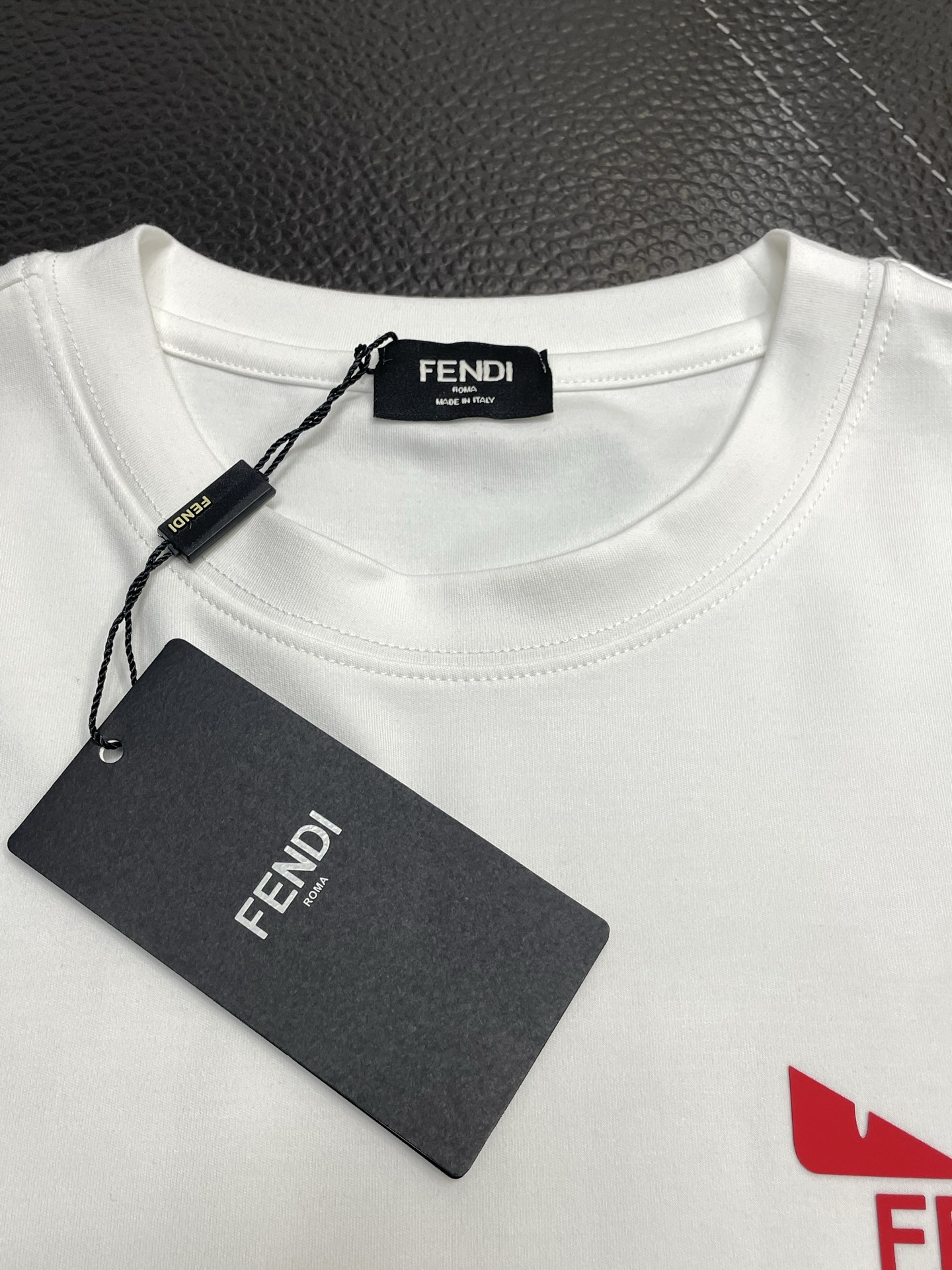。FENDI芬迪💥独家专供新款原单男士休闲短袖 高端定制 高端版本 时尚百搭爆款⚠️⚠️✨✨进口面料 手