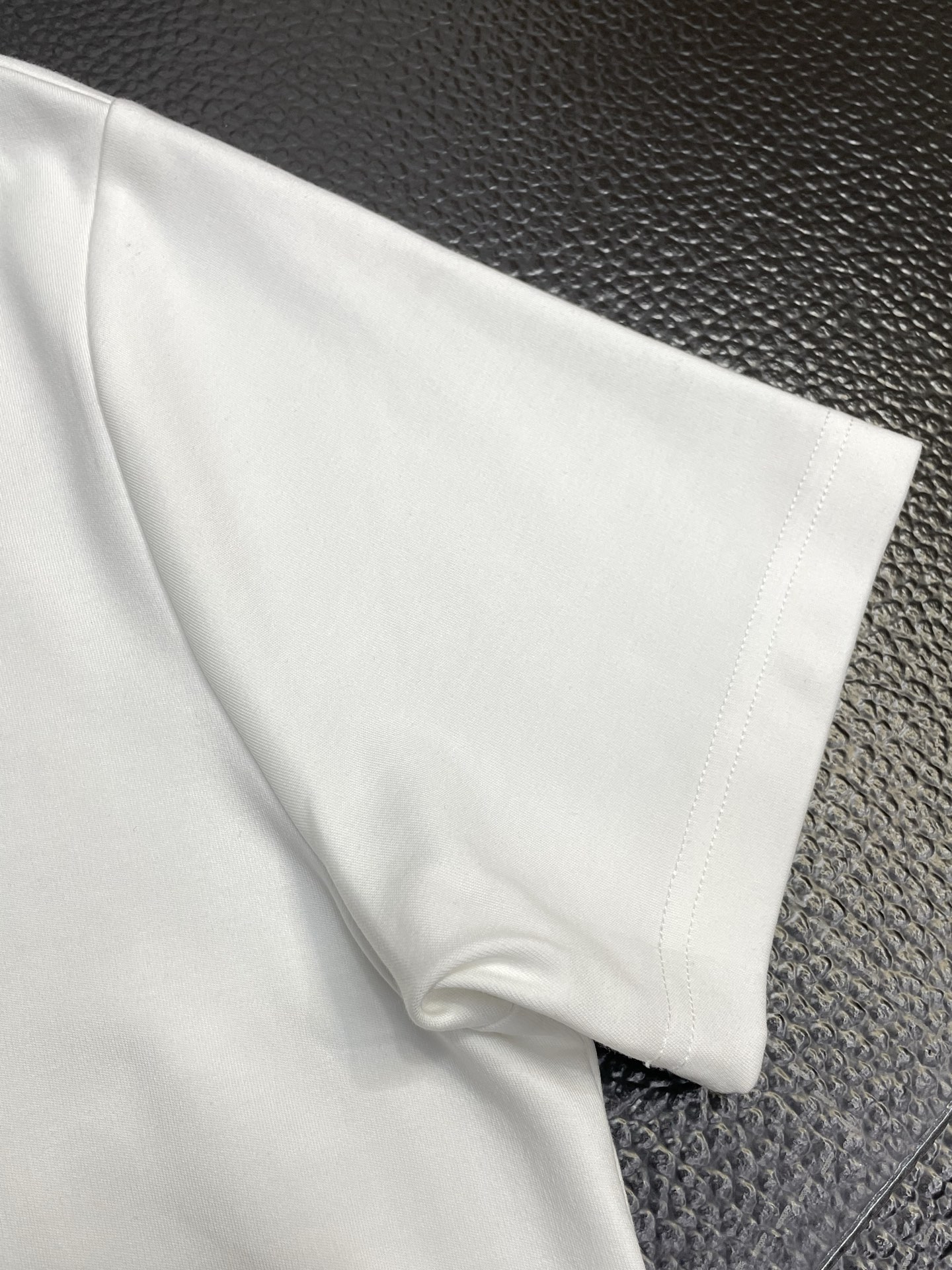 。FENDI芬迪💥独家专供新款原单男士休闲短袖 高端定制 高端版本 时尚百搭爆款⚠️⚠️✨✨进口面料 手