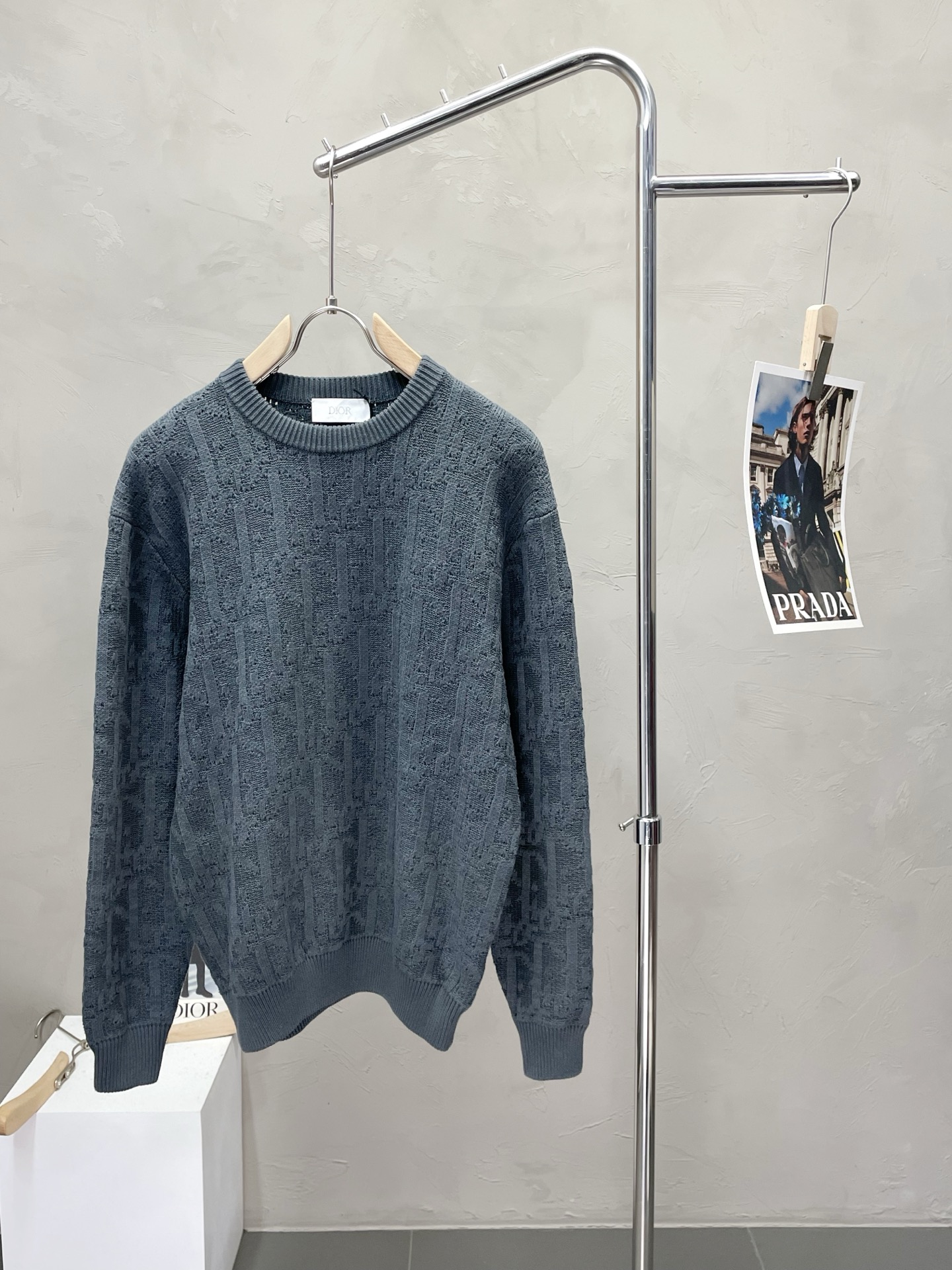 NO:531345,.Dior exclusively offers new original single men's casual pullover sweater. Knitted sweater. High-end customization. High-end version. Fashionable and versatile imported fabric. Super soft and delicate touch. Comfortable skin-friendly and comfortable to wear. High-end boutique. OEM is very good. Men's must-have items. Complete three standards. S-2XL, dior, dior, sweaters, alexander wang.19860909.Dior迪奥独家专供新款原单男士休闲套头毛衣.针织毛衣 高端定制 高端版本 时尚百搭爆款进口面料 手感超柔软细腻 穿着亲肤舒适 高端精品 代工厂精细做上身非常赞 男士必备单品 三标齐全 码数S-2XL,,dior,dior,sweaters,alexander wang,Men's clothing