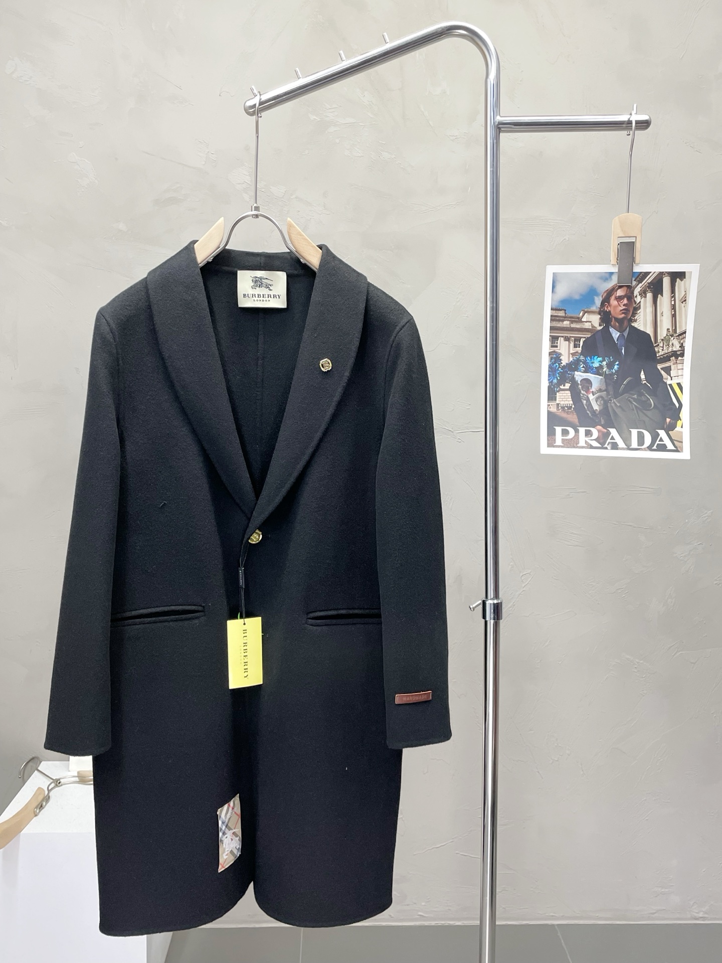 NO:537763,.Long coat - BURBERRY exclusively provides new original single men's wool double-sided wool coat, long wool coat, channel special supply, high-end goods official website, counter synchronization, simple and classic hit style. Simple and neat and refreshing business, quality workmanship details can stand any form of inspection, absolutely produced by a large manufacturer, presenting a brand new look, giving you a unique upper body experience!  All of them have undergone strict selection process, original customized buttons, simple, generous and versatile style, elegant and handsome on the upper body, and a brand new visual feeling!  Invincible appearance, the details are very good, the upper body is not picky, and the must-have model is reserved. The number of codes M-3XL, burberry, burberry, jackets & coats, alexander wang19860909.长款大衣-BURBERRY巴宝莉独家专供新款原单男士羊毛双面呢大衣长款毛呢外套渠道特供 高端货官网柜台同步 简约经典大爆款.简洁利落又清爽商务,品质做工细节经得起任何形式检验,绝对大厂代工出品 呈现一种焕然一新,赋予你与众不同的上身体验！均经过严格的挑选工序,原版定制纽扣,简约大方百搭款 上身优雅帅气,焕然一新的即视感！品相无敌,细节都很到位,上身不挑人,必入的自留款.码数M-3XL,,burberry,burberry,jackets & coats,alexander wang,Men's clothing