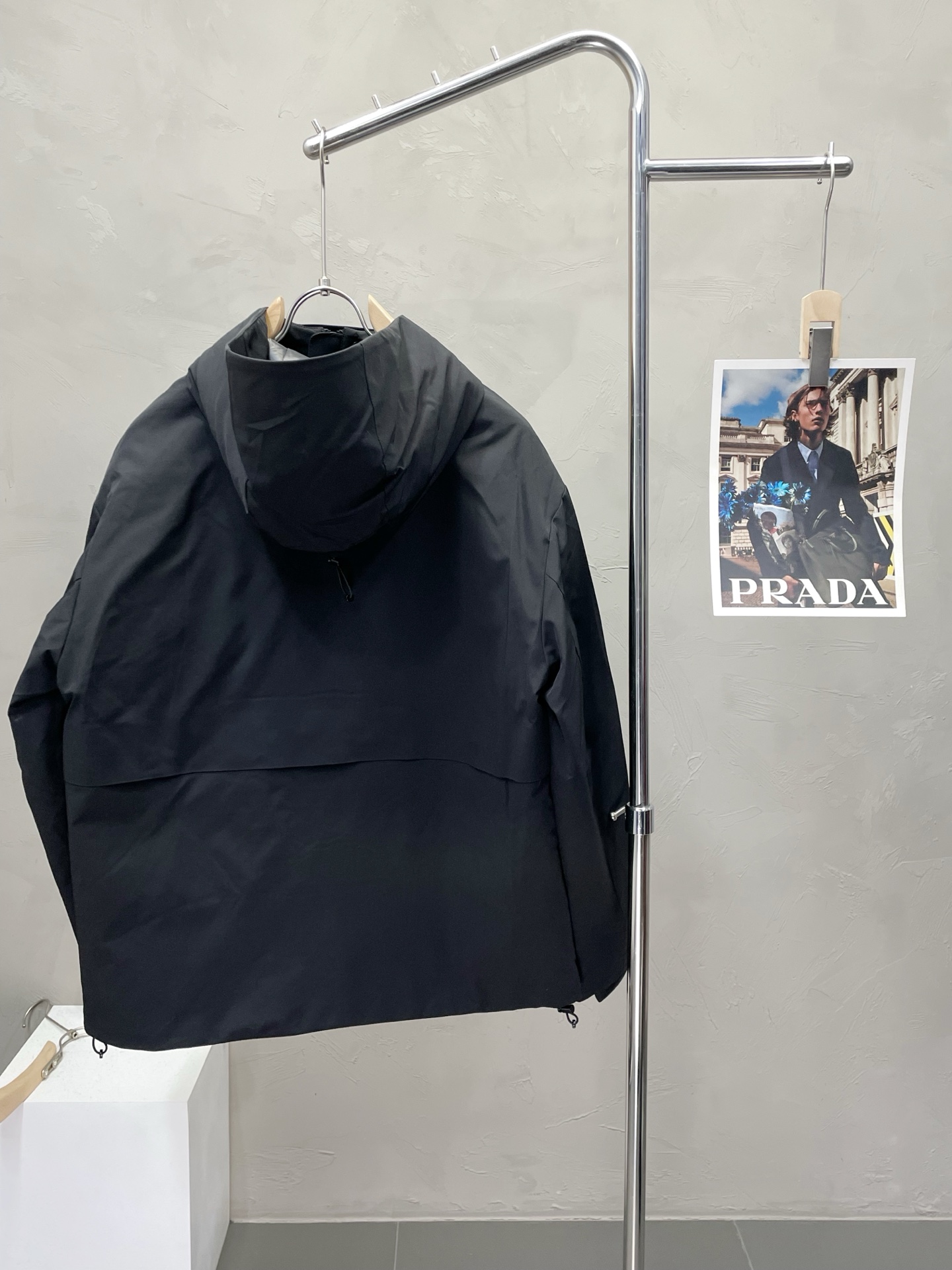 。羽绒服- Prada普拉达💥独家专供秋冬新款连帽高领羽绒服。贸易公司渠道稀出，降温天气必备的保暖单品，