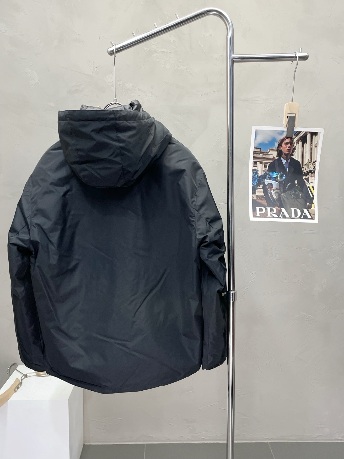 。羽绒服- Prada普拉达💥独家专供秋冬新款连帽高领羽绒服，羽绒夹克外套。贸易公司渠道稀出，降温天气必