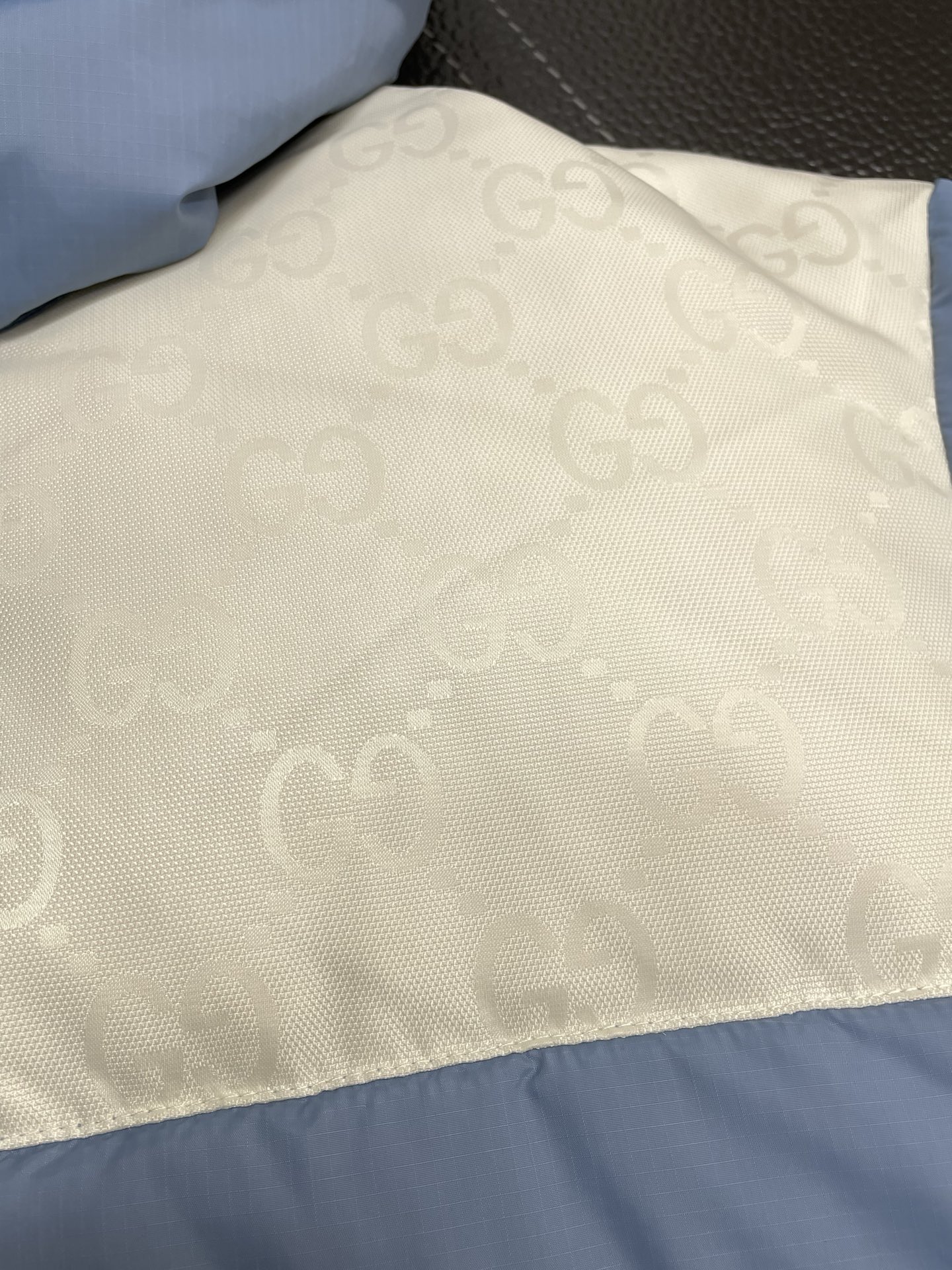 。羽绒服- Gucci古驰💥独家专供秋冬新款连帽高领羽绒服，提花羽绒夹克外套。贸易公司渠道稀出，降温天气
