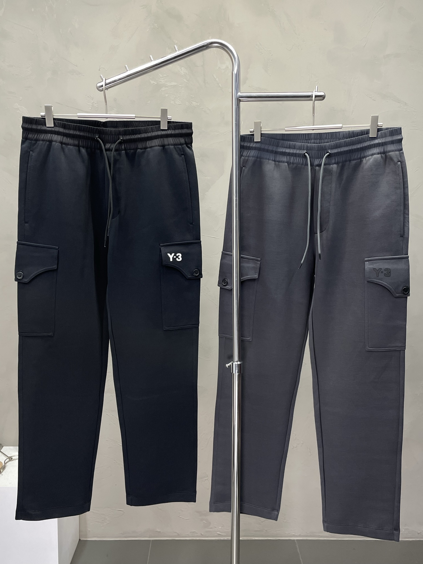NO:528147,.YOHJI YAMAMOTO Yamamoto Yoji Y-3 exclusively available for new casual pants, high-end version!  Customized fabrics for counters are breathable and comfortable, with impeccable details, and the brand element design concept reflects high quality. The feel is delicate and soft!  It is casually cut, with a great upper body style!  S-2XL, alexander wang19860909.YOHJI YAMAMOTO山本耀司Y-3独家专供新款休闲裤 高端版本！专柜定制面料 透气舒适度高,细节无可挑剔,品牌元素设计理念,体现高品质.手感细腻柔软！呈现休闲裁剪,上身版型超赞！码数S-2XL,,alexander wang,Men's clothing