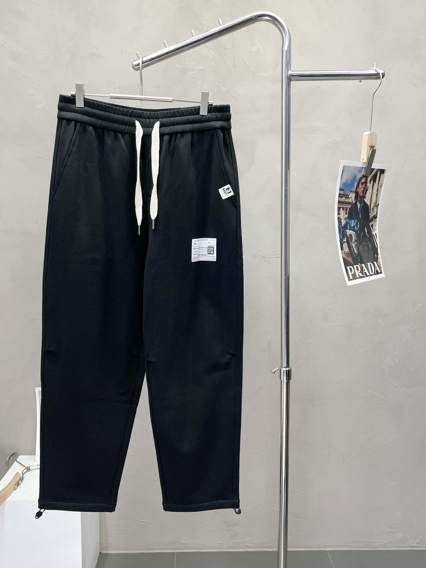 NO:528155,.YOHJI YAMAMOTO Yamamoto Yoji Y-3 exclusively available for new casual pants, high-end version!  Customized fabrics for counters are breathable and comfortable, with impeccable details, and the brand element design concept reflects high quality. The feel is delicate and soft!  It is casually cut, with a great upper body style!  Code number M-3XL, alexander wang19860909.YOHJI YAMAMOTO山本耀司Y-3独家专供新款休闲裤 高端版本！专柜定制面料 透气舒适度高,细节无可挑剔,品牌元素设计理念,体现高品质.手感细腻柔软！呈现休闲裁剪,上身版型超赞！码数M-3XL,,alexander wang,Men's clothing