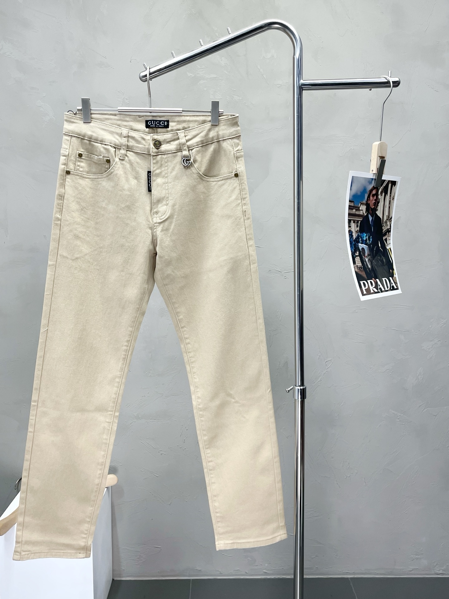 NO:528139,.Gucci exclusively offers new high-end versions of casual jeans!  Customized fabrics for counters are breathable and comfortable, with impeccable details, and the brand element design concept reflects high quality. The feel is delicate and soft!  It is casually cut, with a great upper body style!  Number of codes 29-40 (35), gucci, gucci, jeans, alexander wang19860909.Gucci古驰独家专供新款休闲牛仔裤高端版本！专柜定制面料 透气舒适度高,细节无可挑剔,品牌元素设计理念,体现高品质.手感细腻柔软！呈现休闲裁剪,上身版型超赞！码数29-40（有35）,,gucci,gucci,jeans,alexander wang,Men's clothing